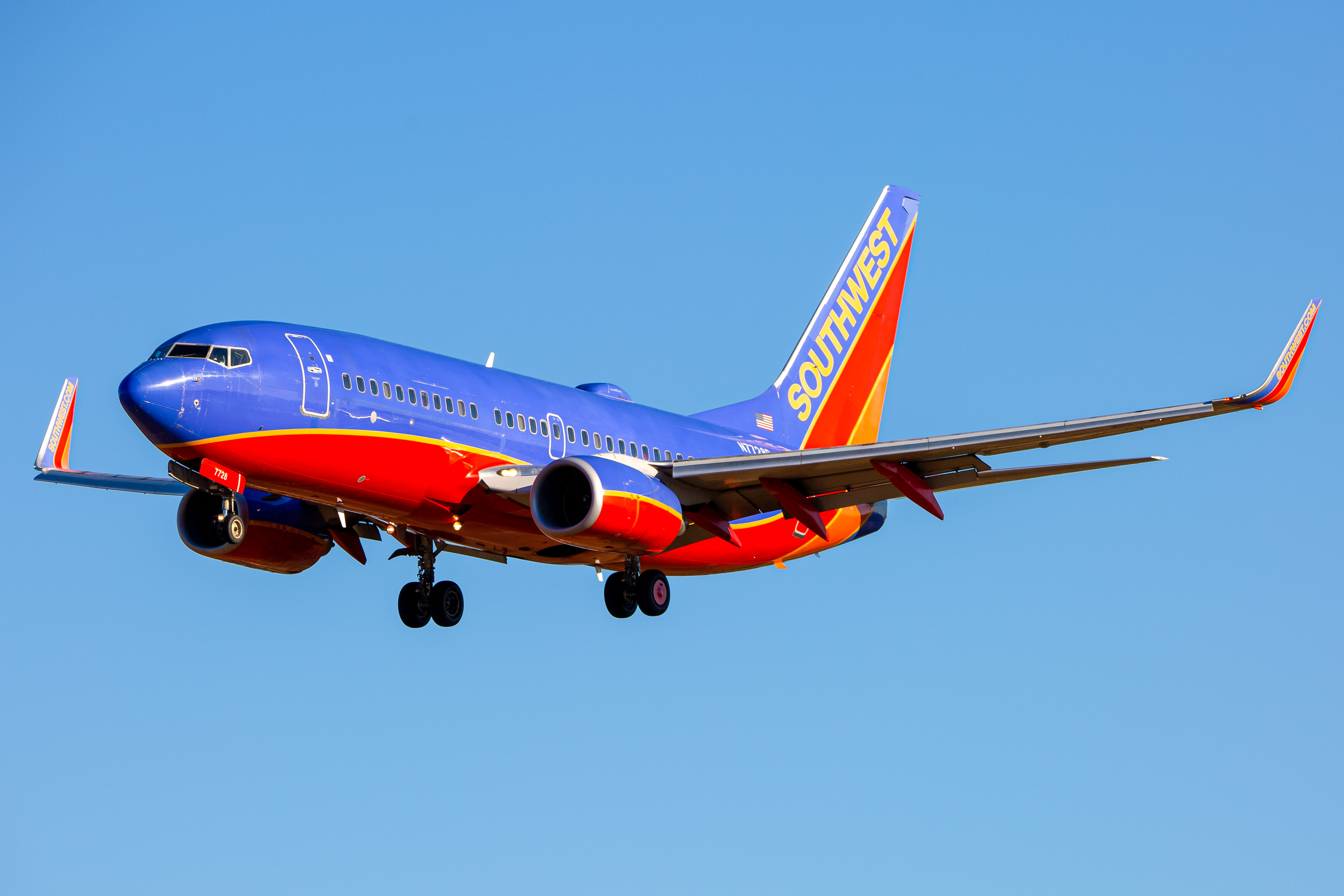 Full size: Southwest Airlines Boeing 737-700 N7728D at Baltimore/Washington International Thurgood Marshall Airport