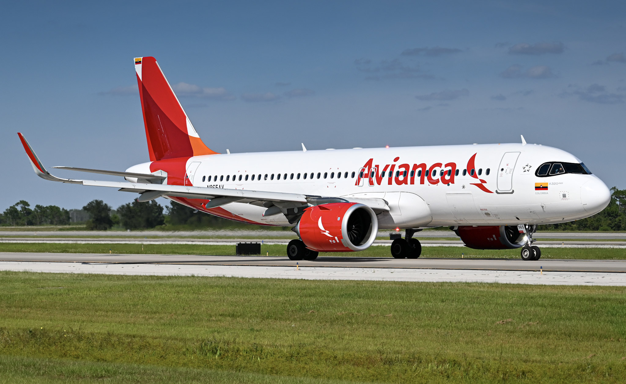 Full size: Avianca Airbus A320NEO N965AV at Orlando International Airport