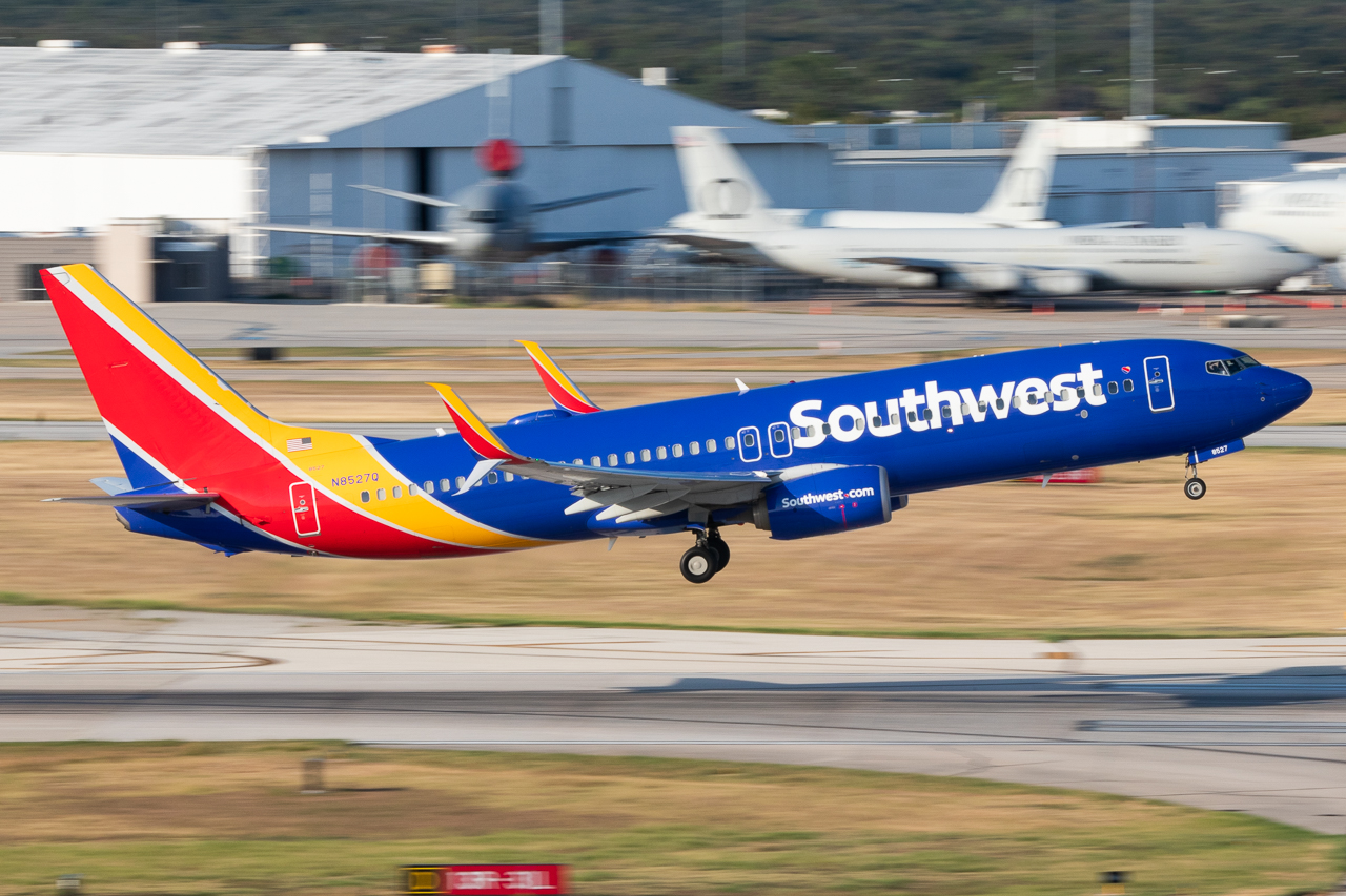 Full size: Southwest Airlines Boeing 737-800 N8527Q at San Antonio International Airport