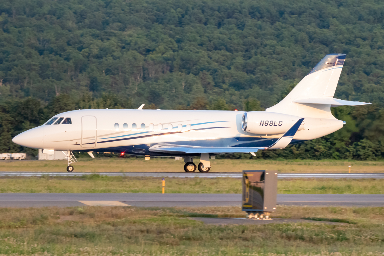 Full size: PRIVATE Dassault Falcon 900EX N88LC at Avoca Wilkes-Barre/Scranton International Airport