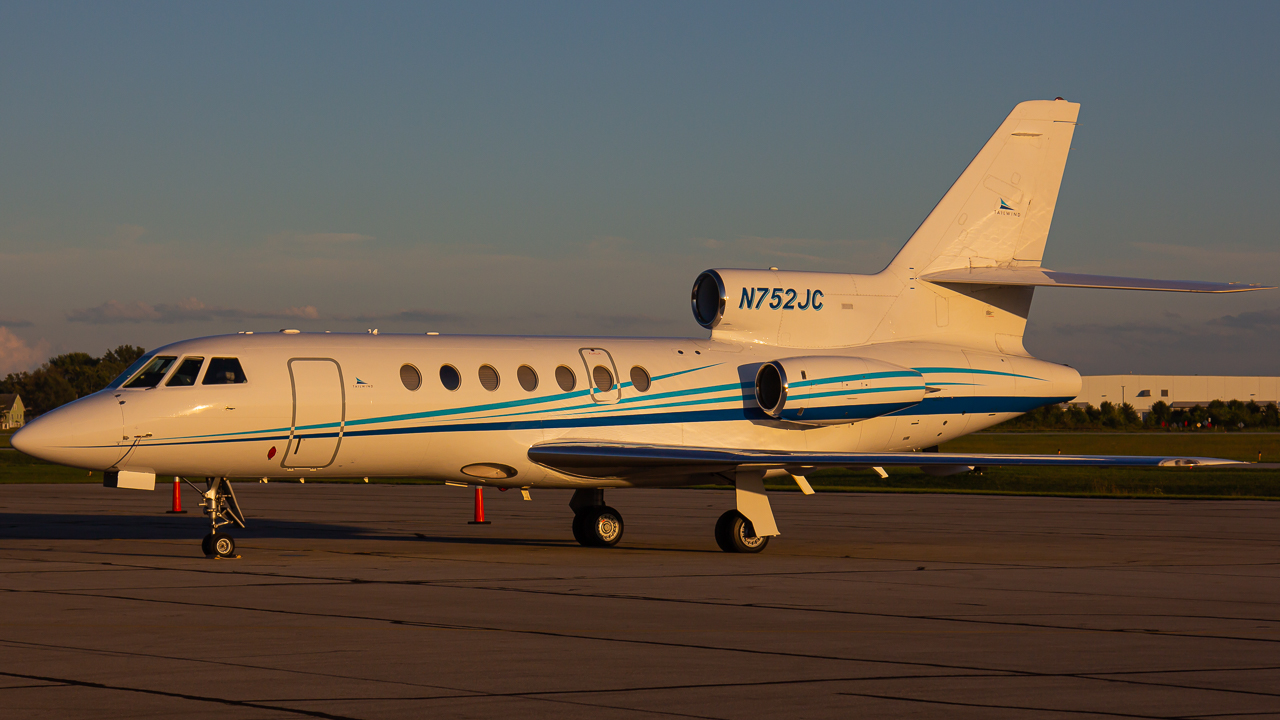 Full size: PRIVATE Dassault Falcon 50 N752JC at Delaware Municipal Airport