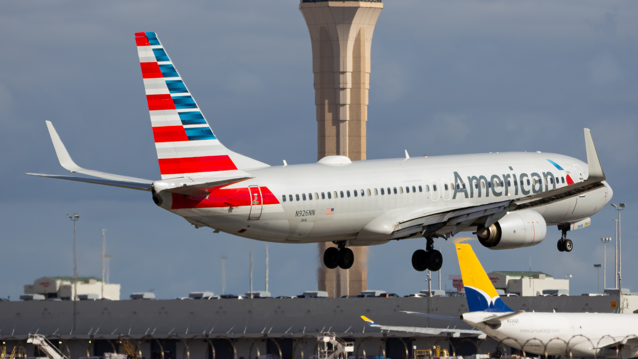 Full size: American Airlines Boeing 737-800 N926NN at Miami International Airport