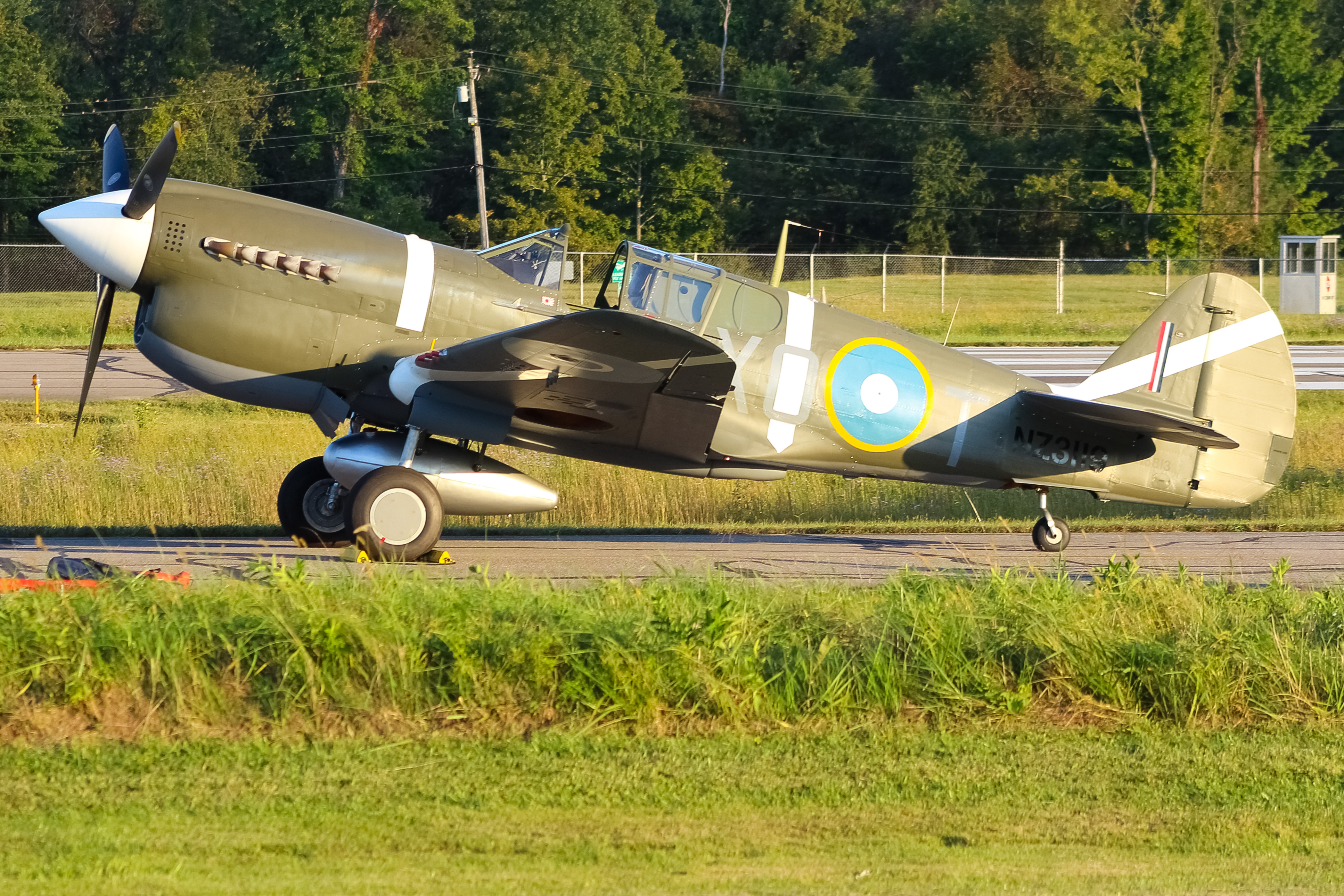 Full size: PRIVATE  Curtiss P-40 Warhawk N5813 at Clermont County Airport