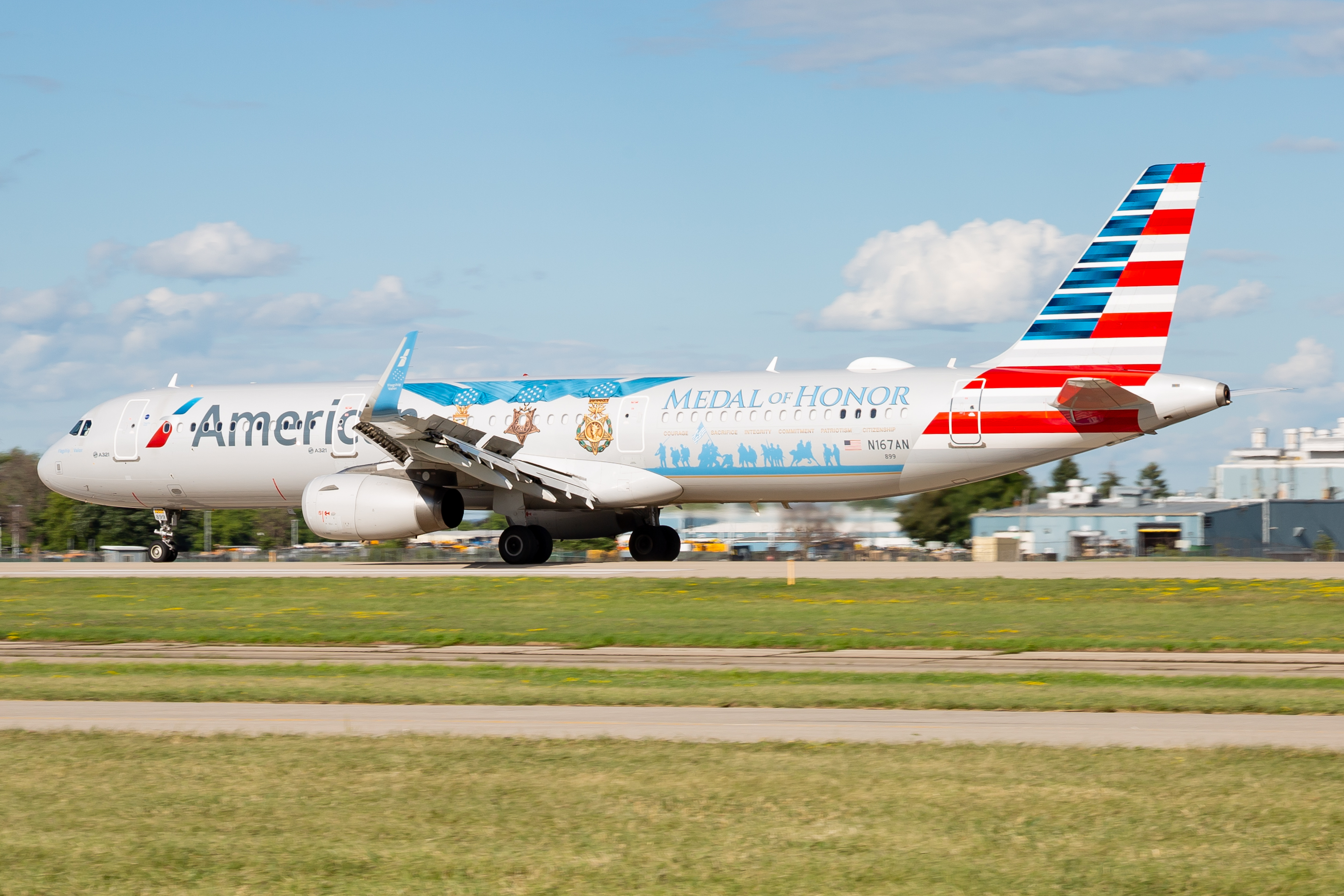 Full size: American Airlines Airbus A321-200 N167AN at Wittman Regional Airport