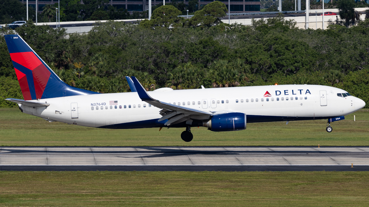 Full size: Delta Airlines Boeing 737-800 N3764D at Tampa International Airport