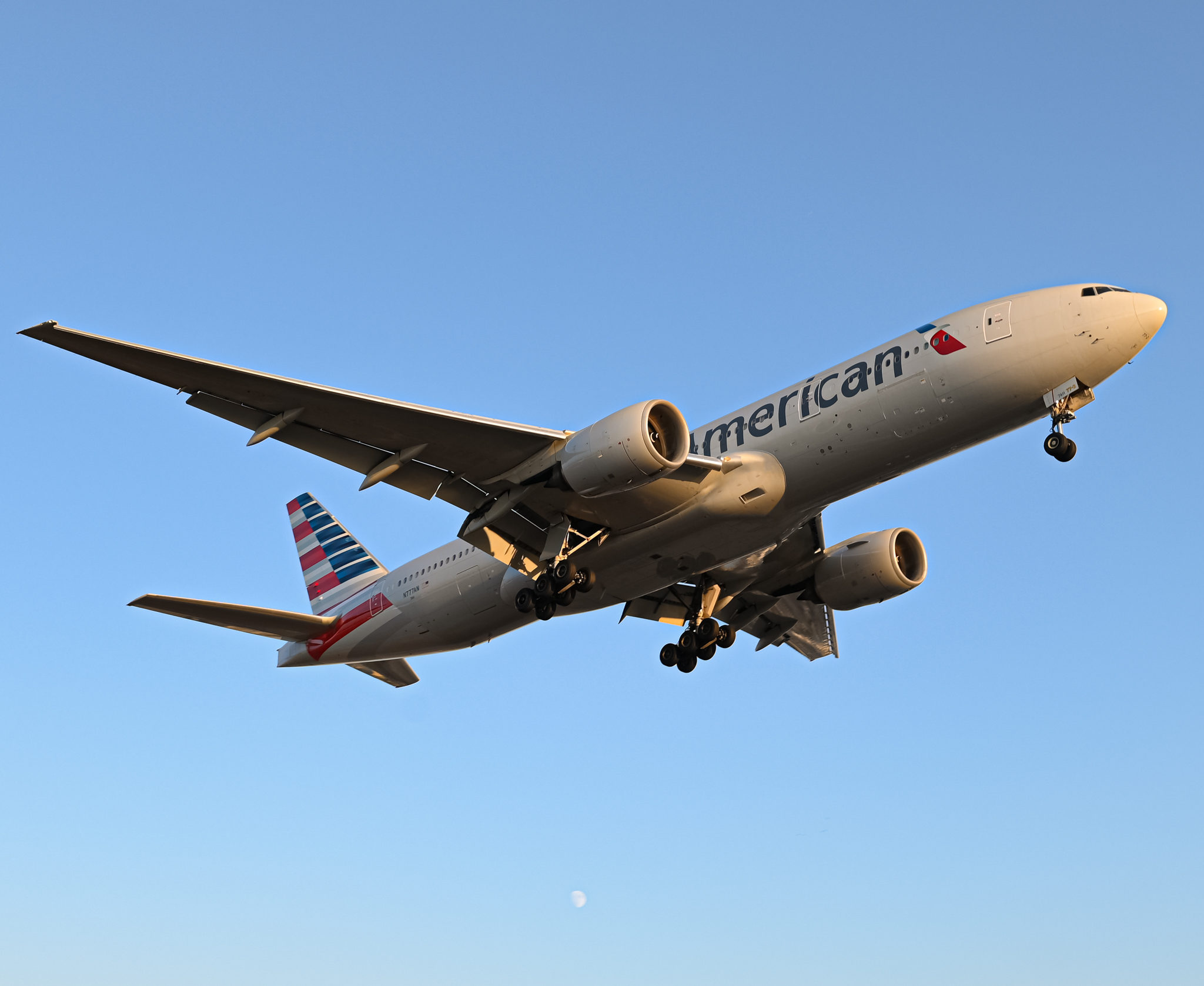 Full size: American Airlines Boeing 777-200ER N777AN at Los Angeles International Airport