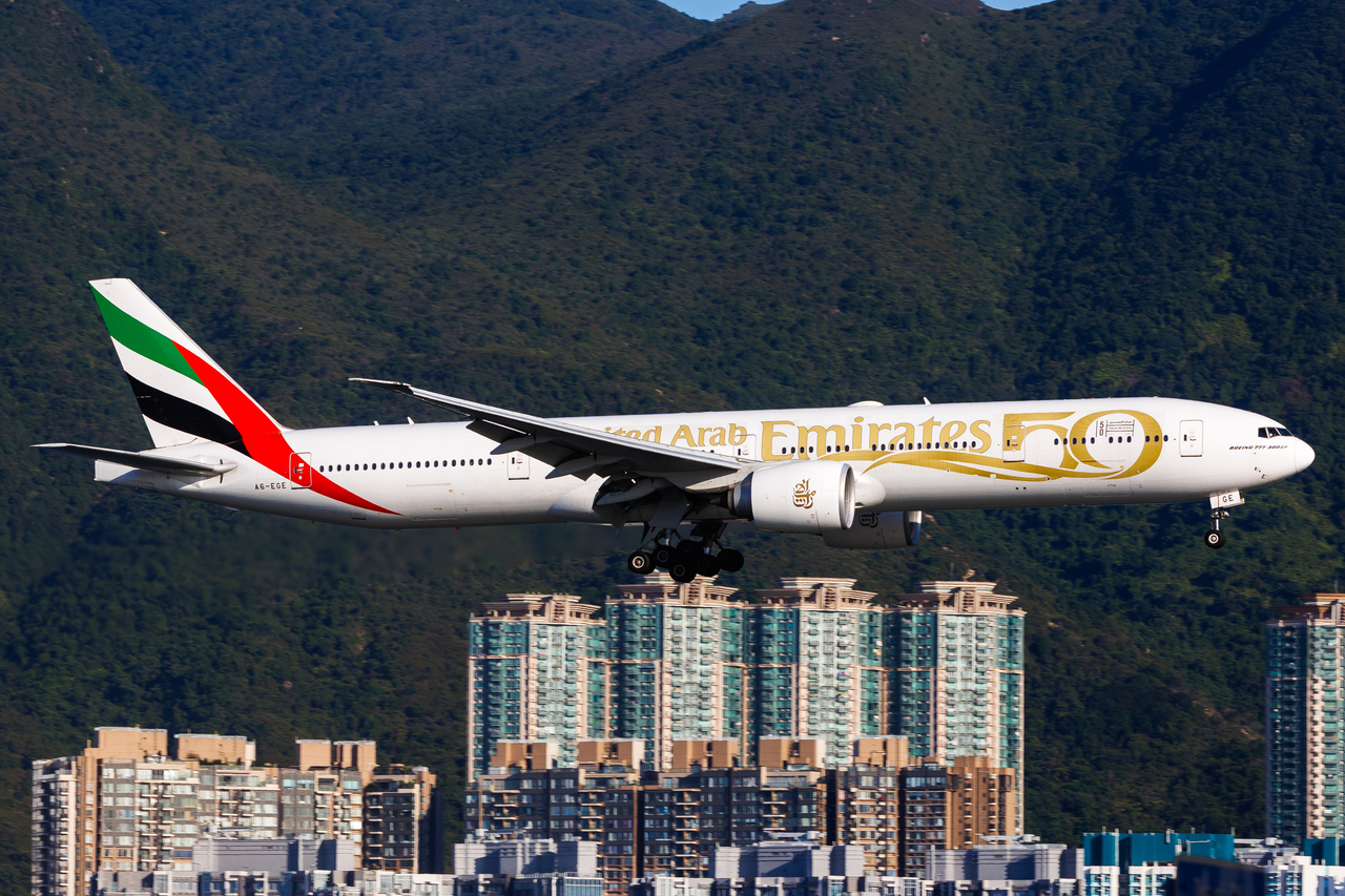 Full size: Emirates Boeing 777-300ER A6-EGE at Hong Kong International Airport
