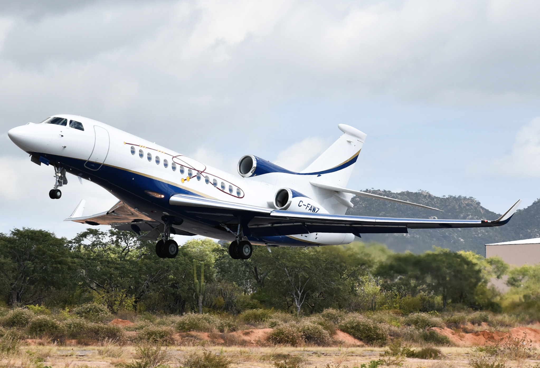 Full size: PRIVATE Dassault Falcon 7X C-FAWZ at Aeropuerto de Cabo San Lucas Internacional