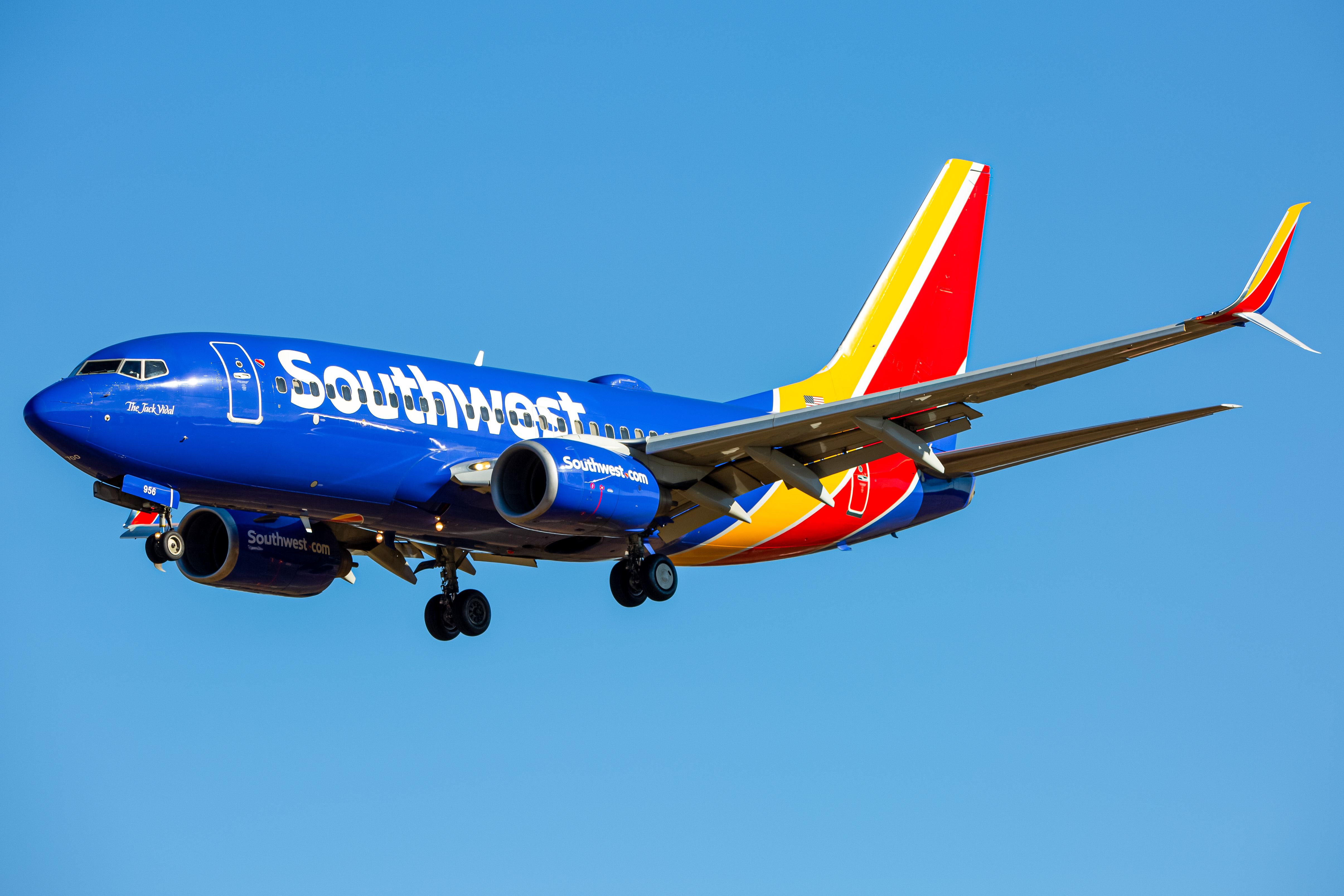 Full size: Southwest Airlines Boeing 737-700 N956wn at Baltimore/Washington International Thurgood Marshall Airport