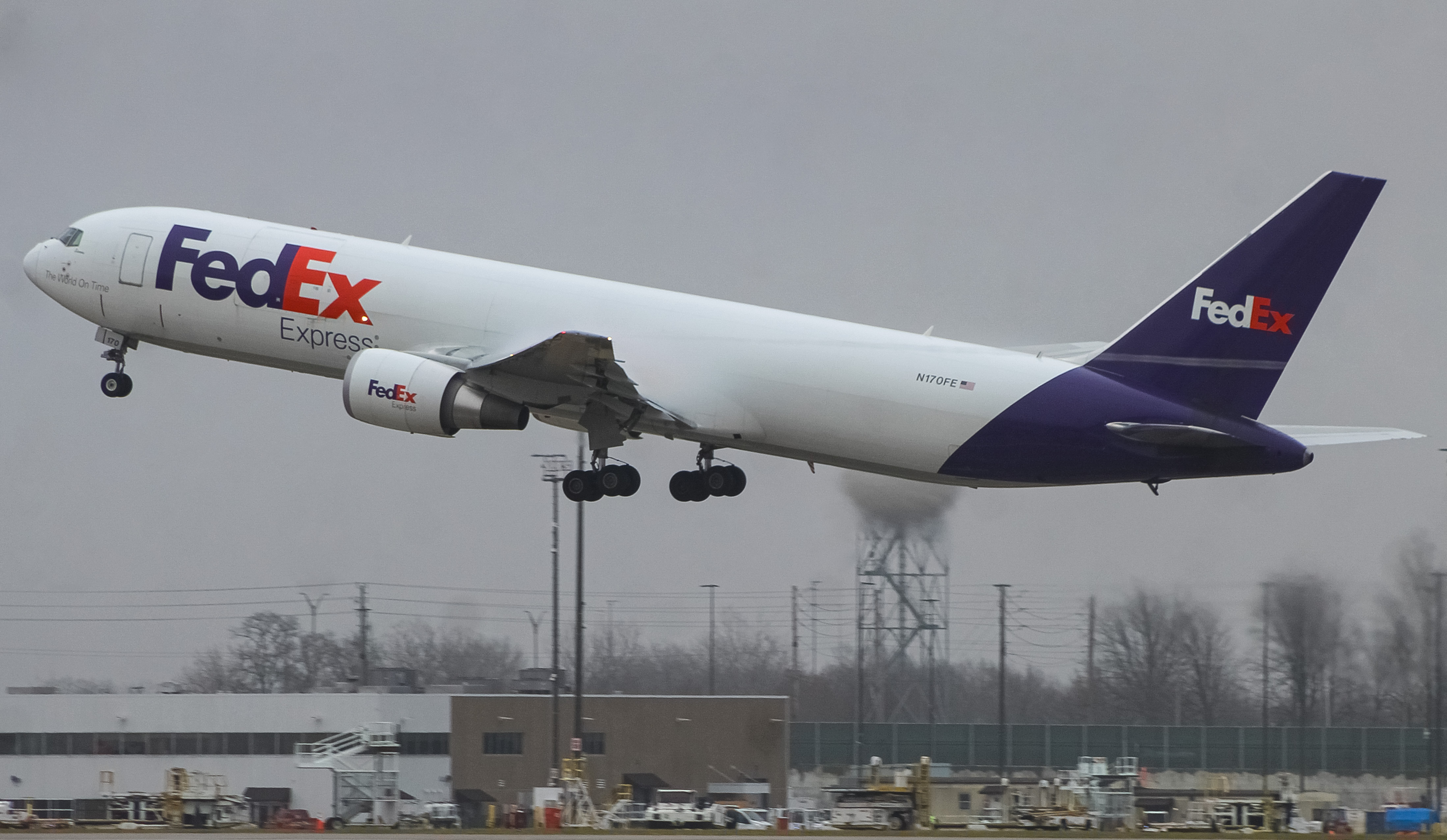 Full size: FedEx Boeing 767-300F N170FE at Indianapolis International Airport