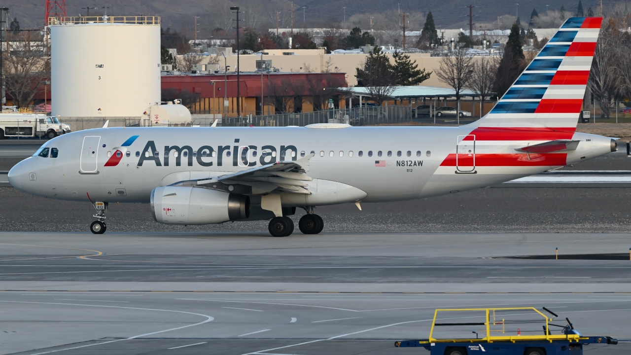 Full size: American Airlines Airbus A319 N812AW at Reno/Tahoe International Airport