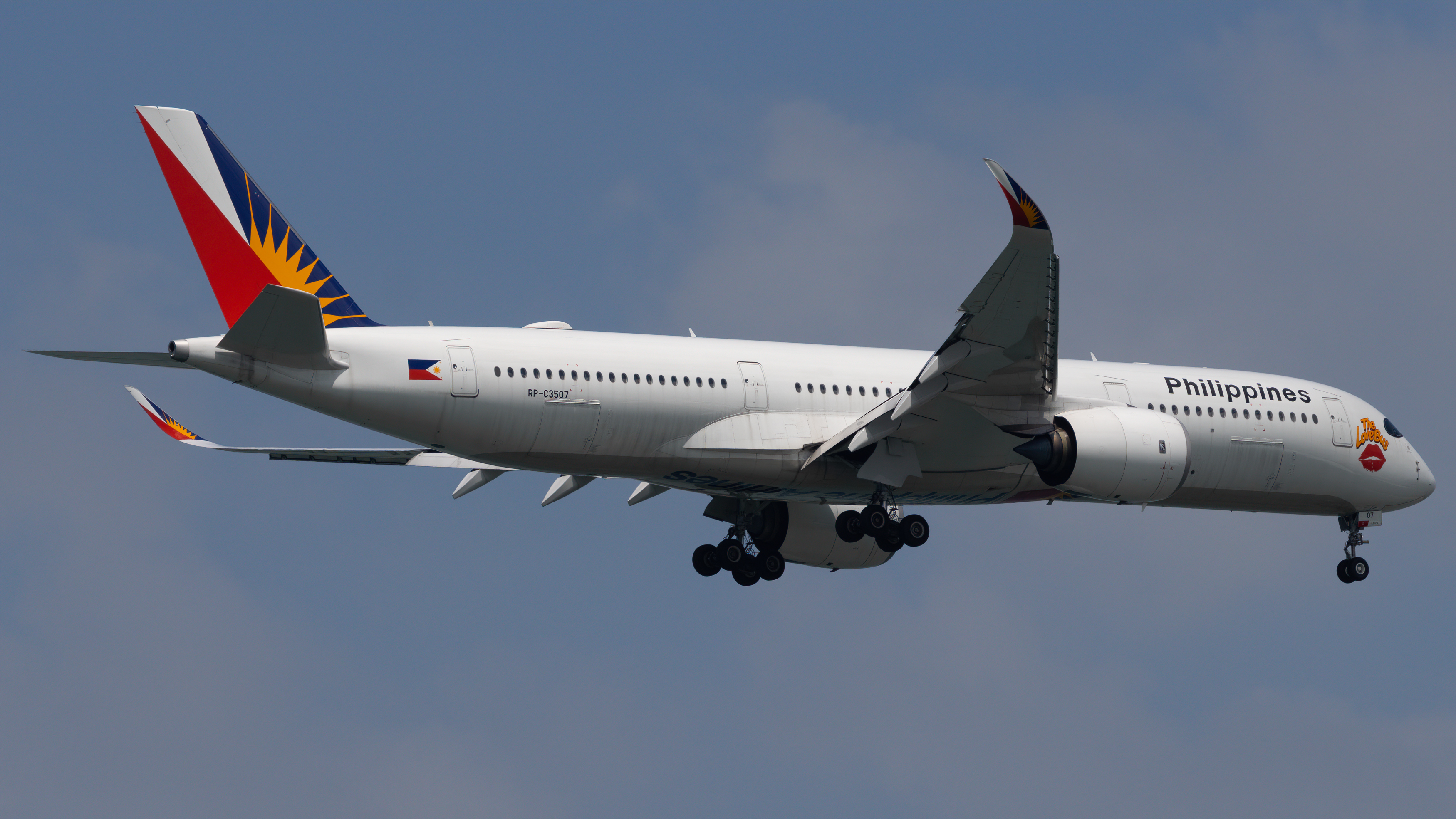 Full size: Philippine Airlines Airbus A350-900 RP-C3507 at Singapore-Changi Airport