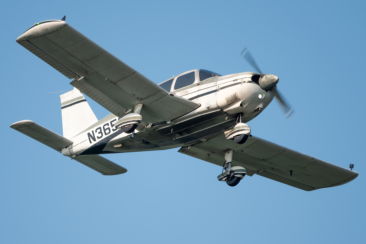 Full size: PRIVATE Piper PA-28 N3659R at Washington Dulles International Airport