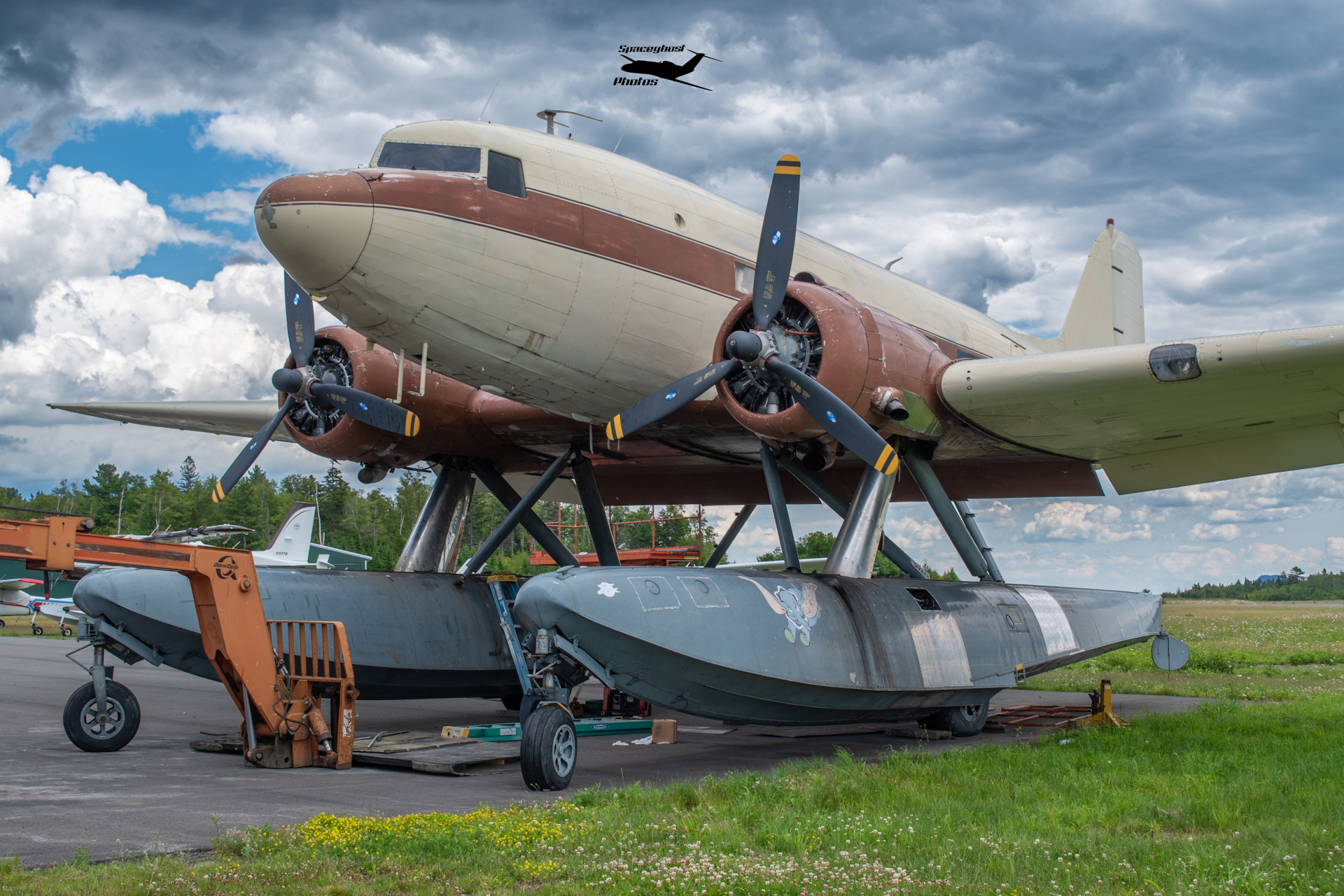 Full size: Private  Douglas DC-3 N130Q at 