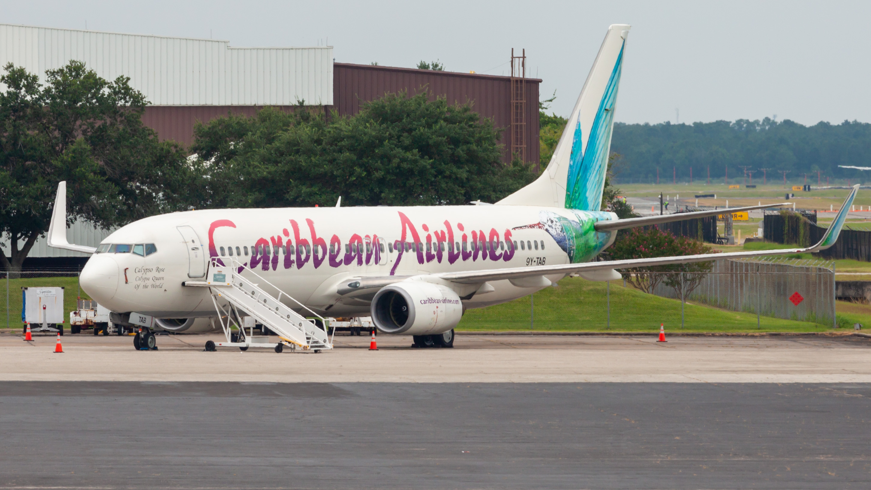 Full size: Caribbean Airlines Boeing 737-800 9Y-TAB at Houston-George Bush Intercontinental Airport
