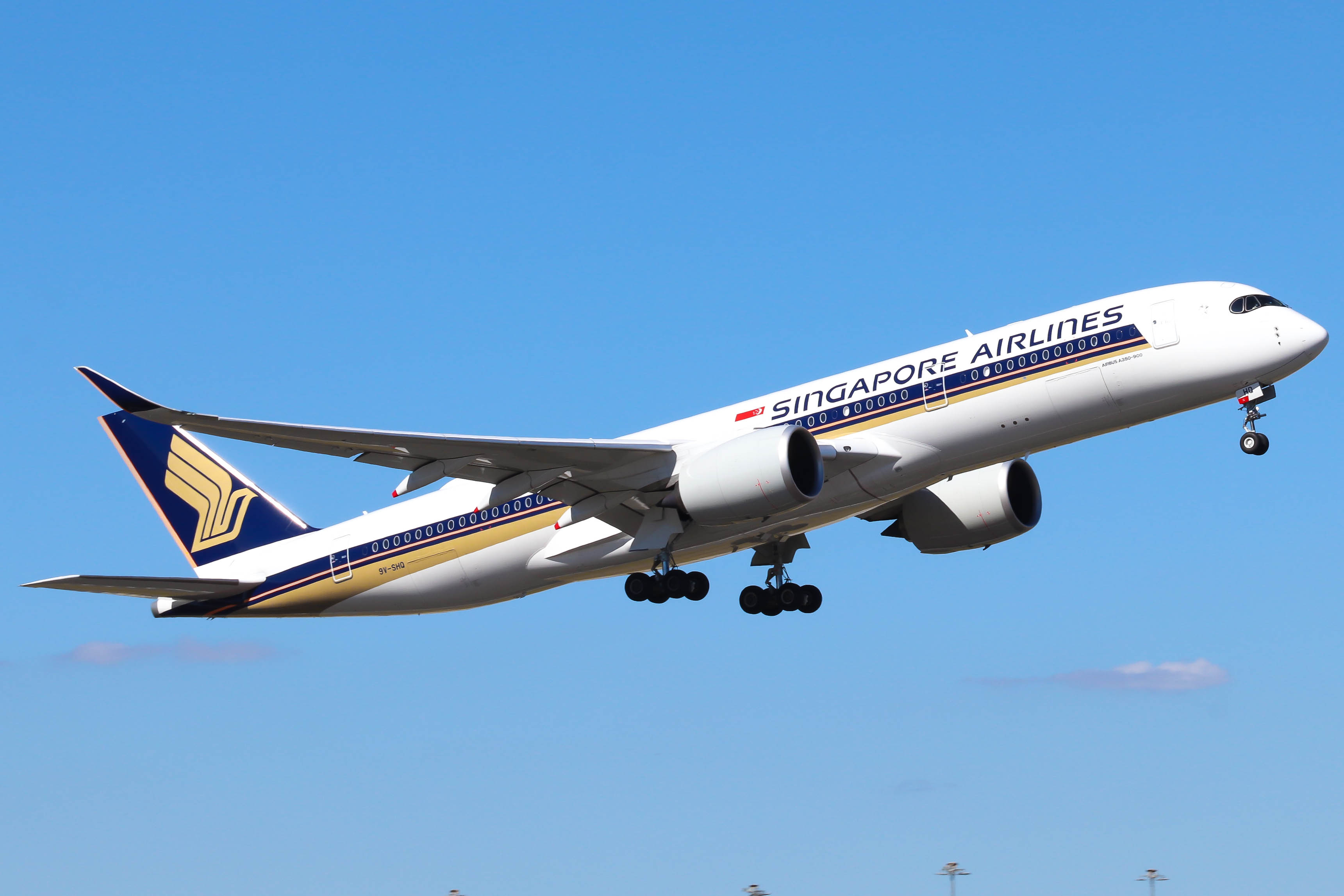 Full size: Singapore Airlines Airbus A350-900 9V-SHQ at Melbourne Airport