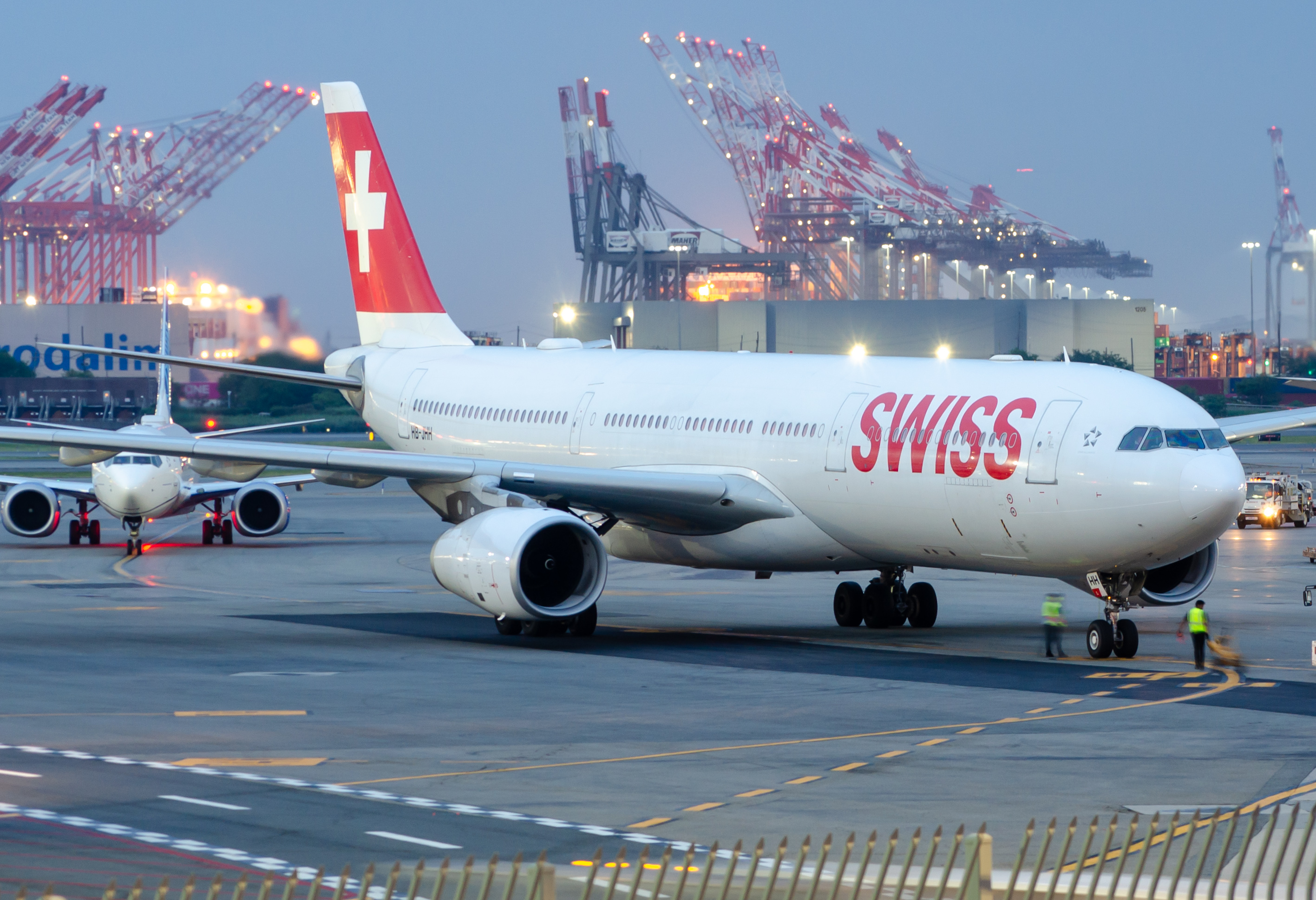 Full size: Swiss International Air Lines Airbus A330-300 HB-JHH at Newark Liberty International Airport
