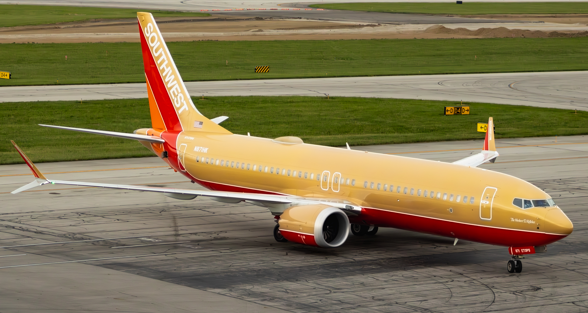 Full size: Southwest Airlines Boeing 737 MAX 8 N871HK at John Glenn Columbus International Airport