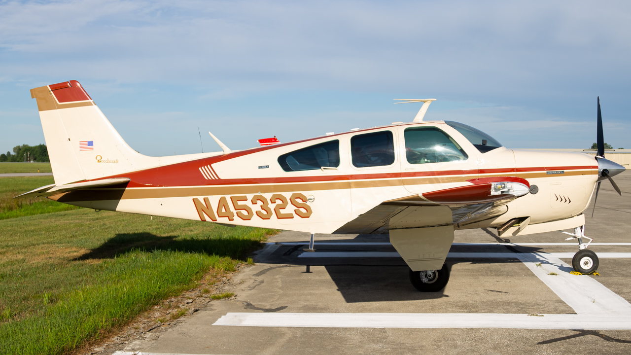 Full size: PRIVATE Beechcraft F33A Bonanza N4532S at Delaware Municipal Airport