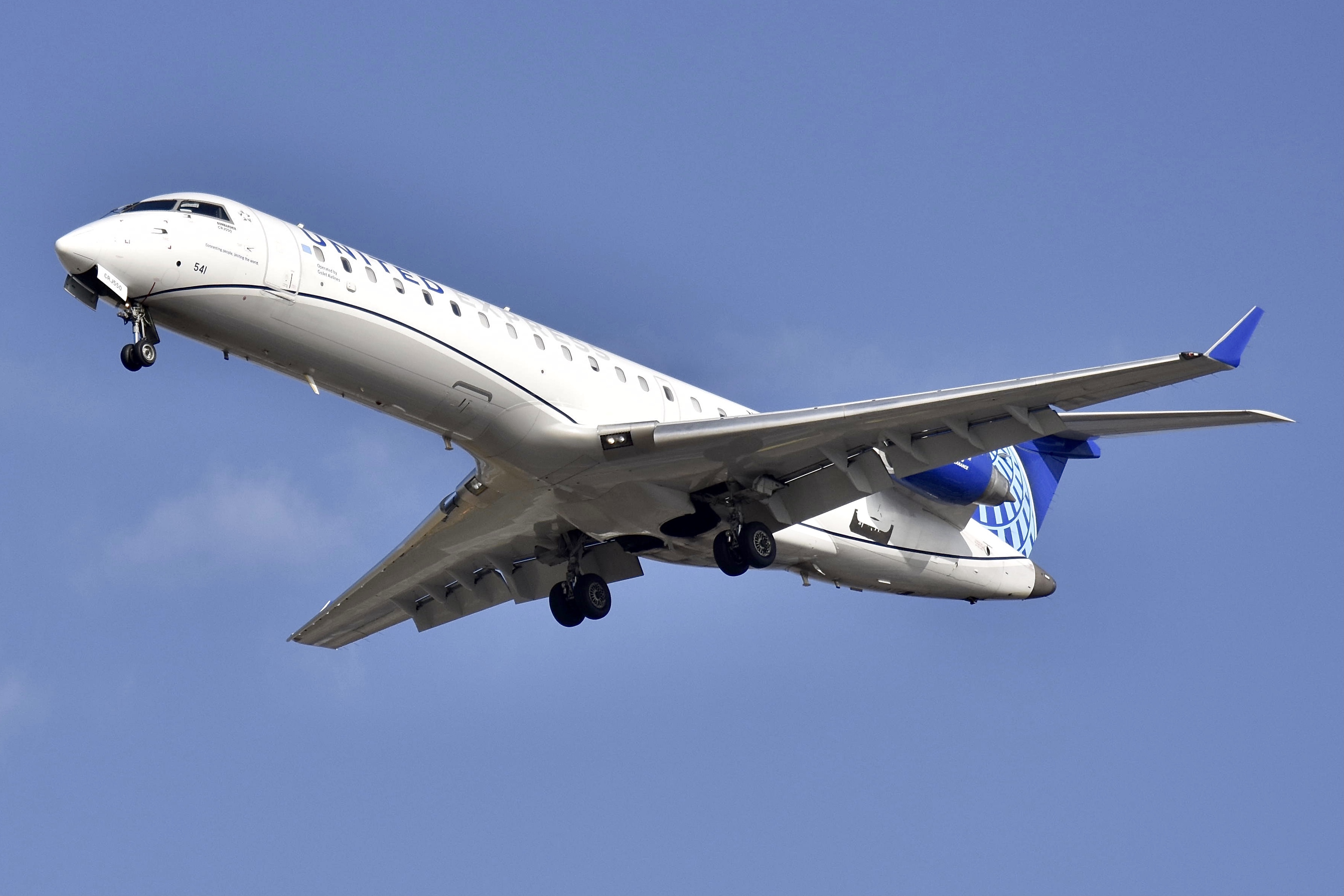 Full size: United Airlines Mitsubishi CRJ-700 N54IGJ at Chicago O'Hare International Airport