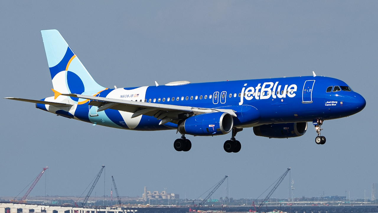 Full size: JetBlue Airways Airbus A320 N608JB at Tampa International Airport