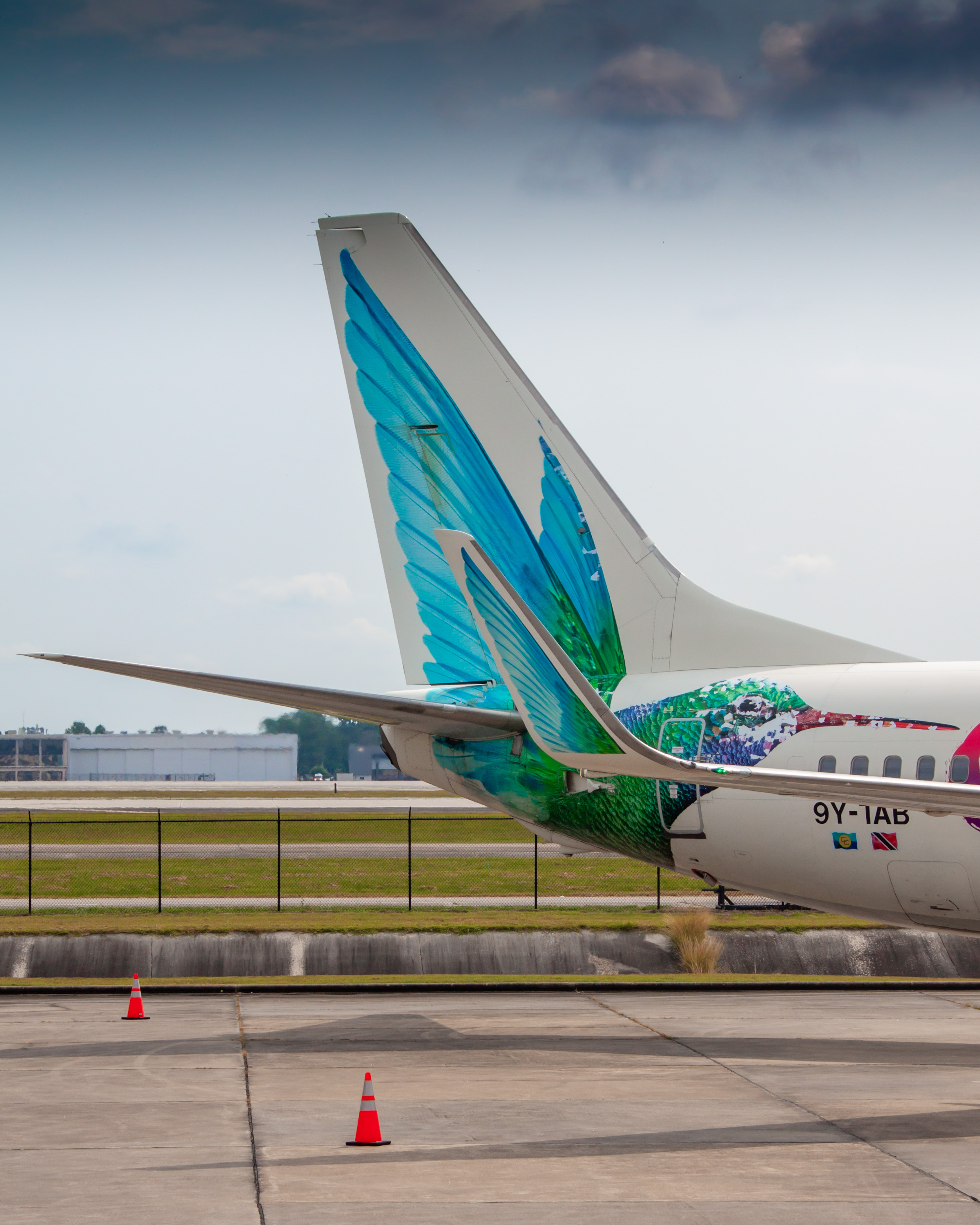 Full size: Caribbean Airlines Boeing 737-800 9Y-TAB at Houston-George Bush Intercontinental Airport