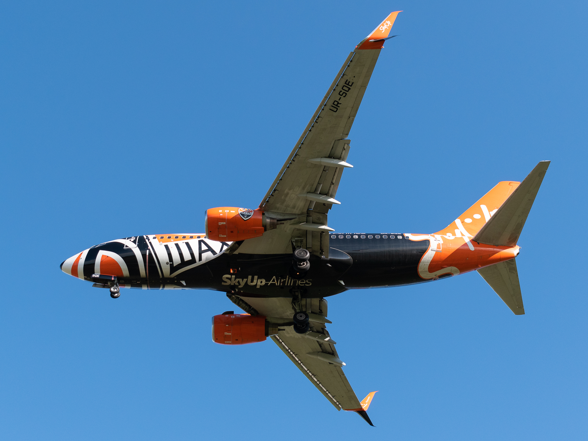 Full size: SkyUp Boeing 737-700 UR-SQE at Riga International Airport