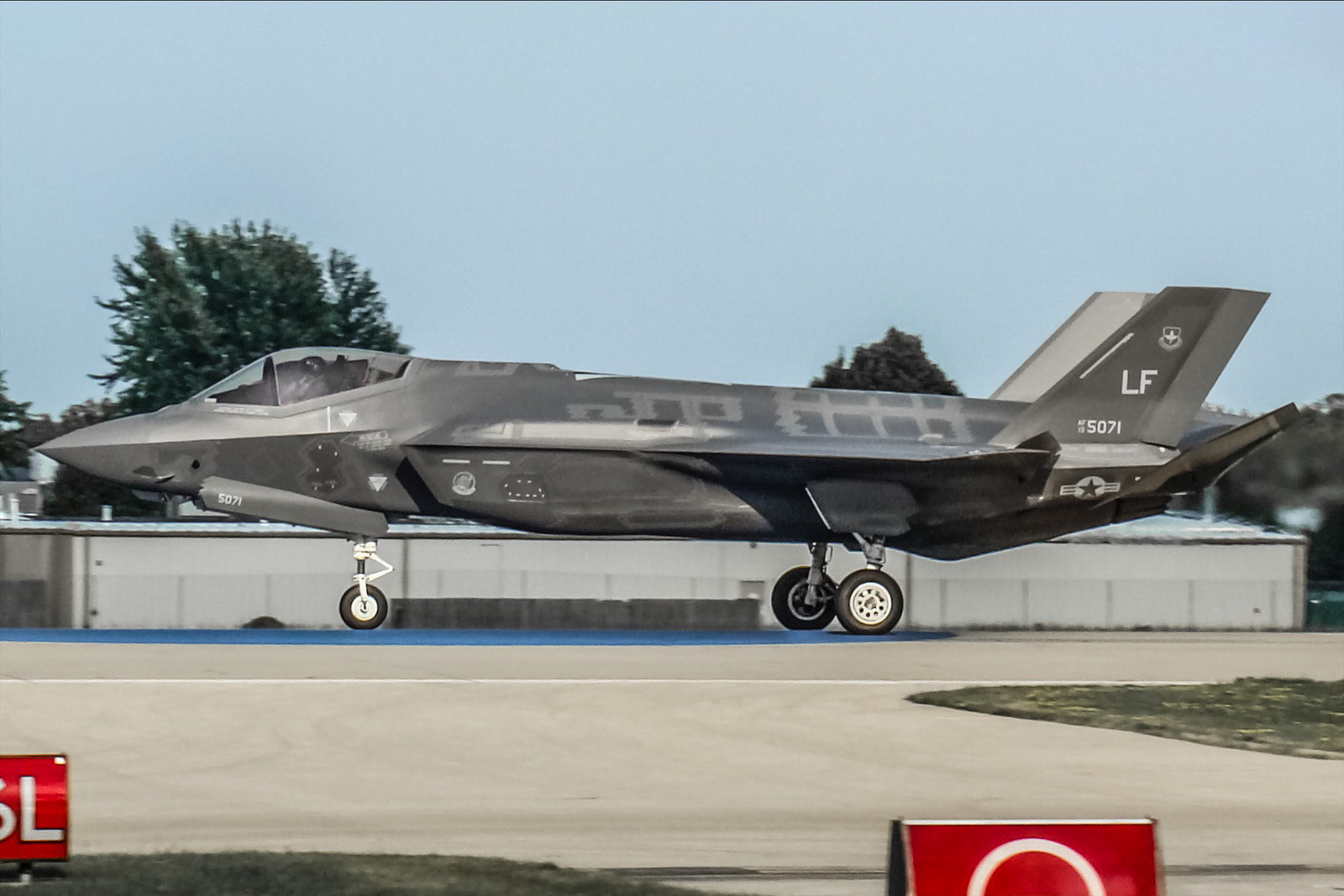 Full size: USAF - United States Air Force Lockheed Martin F-35 Lightning 13-5071 at Wittman Regional Airport