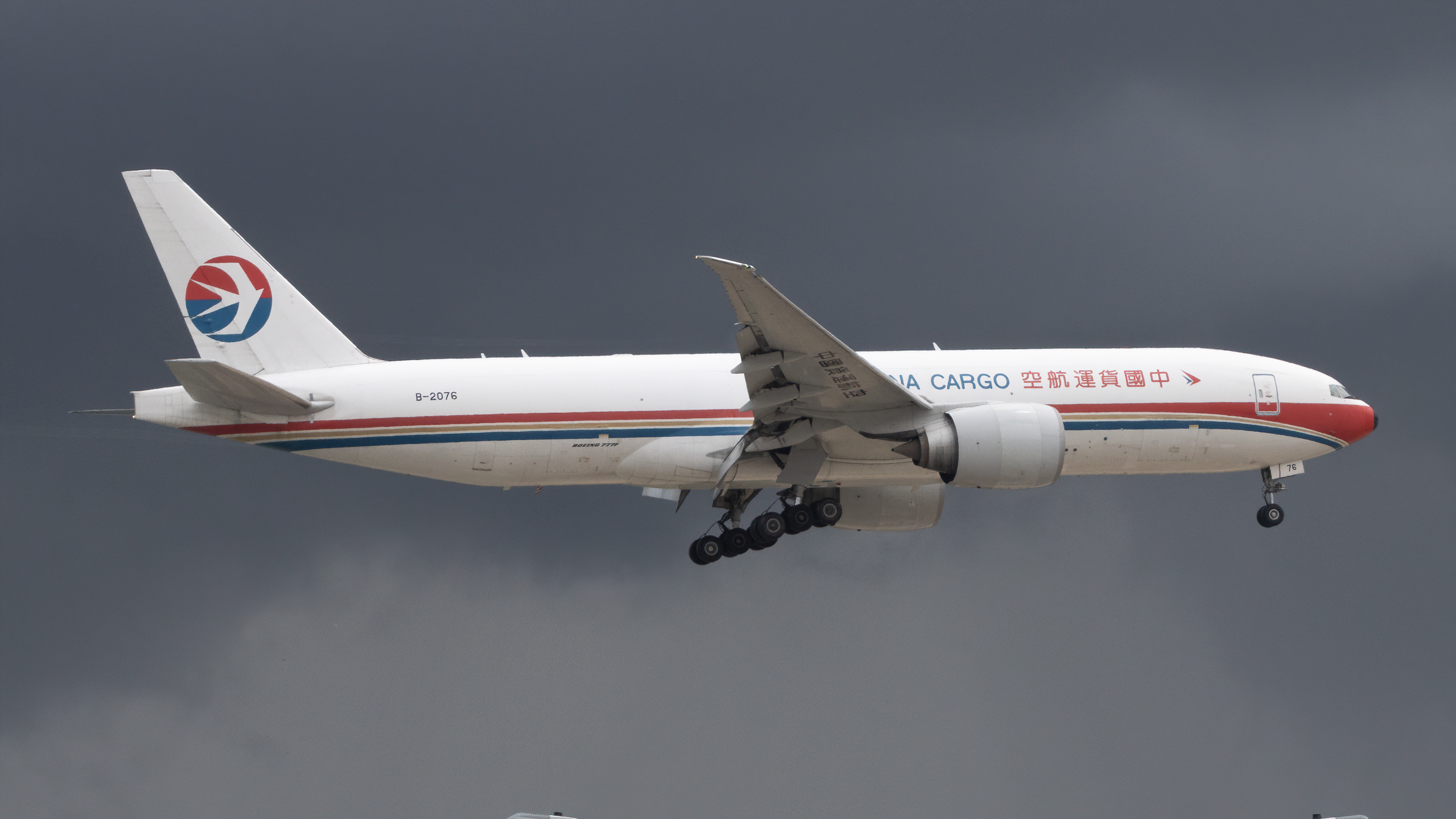 Full size: China Cargo Airlines Boeing 777-200F B-2076 at Singapore-Changi Airport