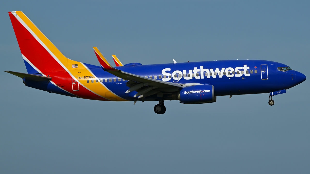Full size: Southwest Airlines Boeing 737-700 N457WN at Orlando International Airport