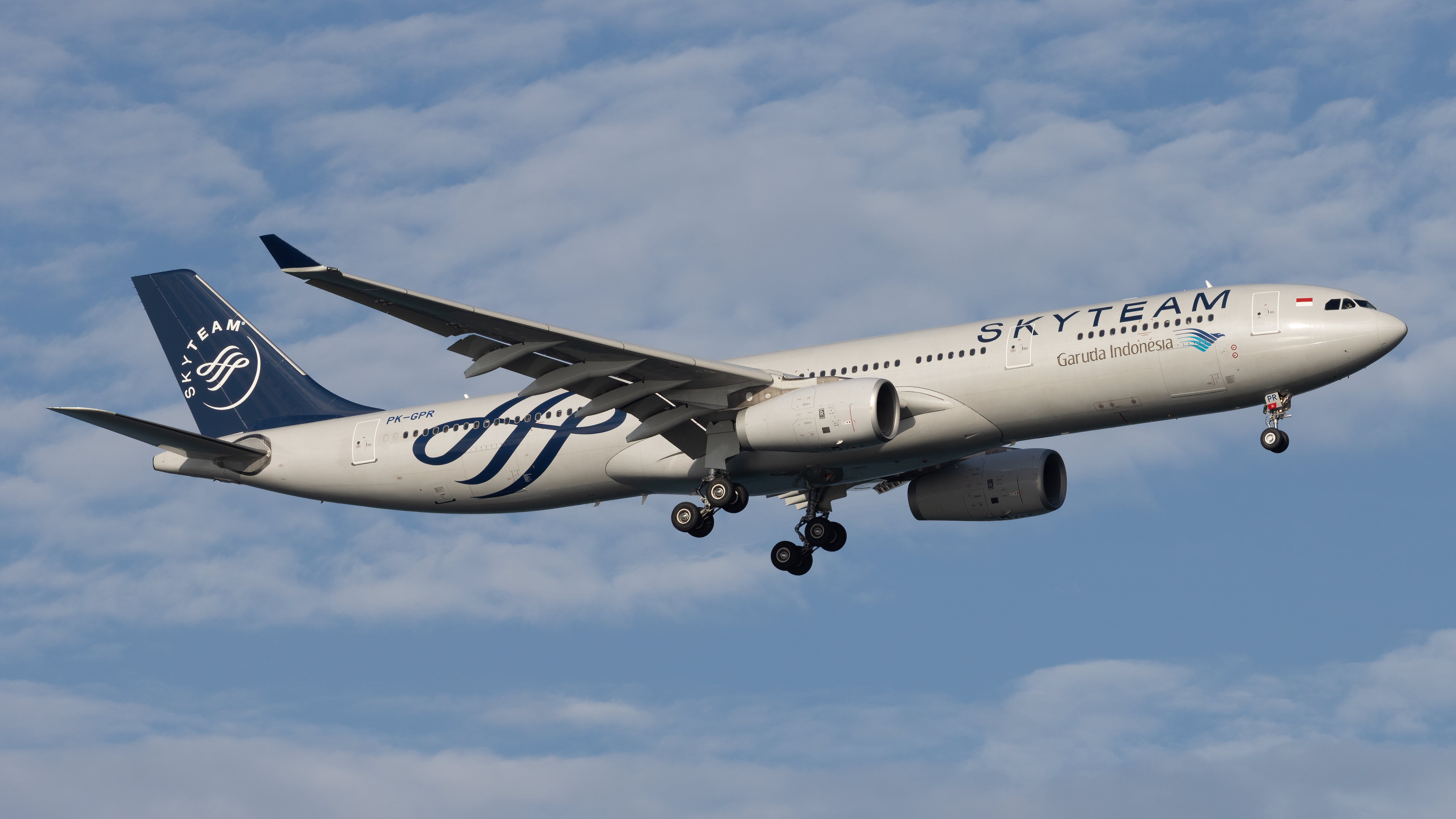 Full size: Garuda Indonesia Airbus A330-300 PK-GPR at Singapore-Changi Airport