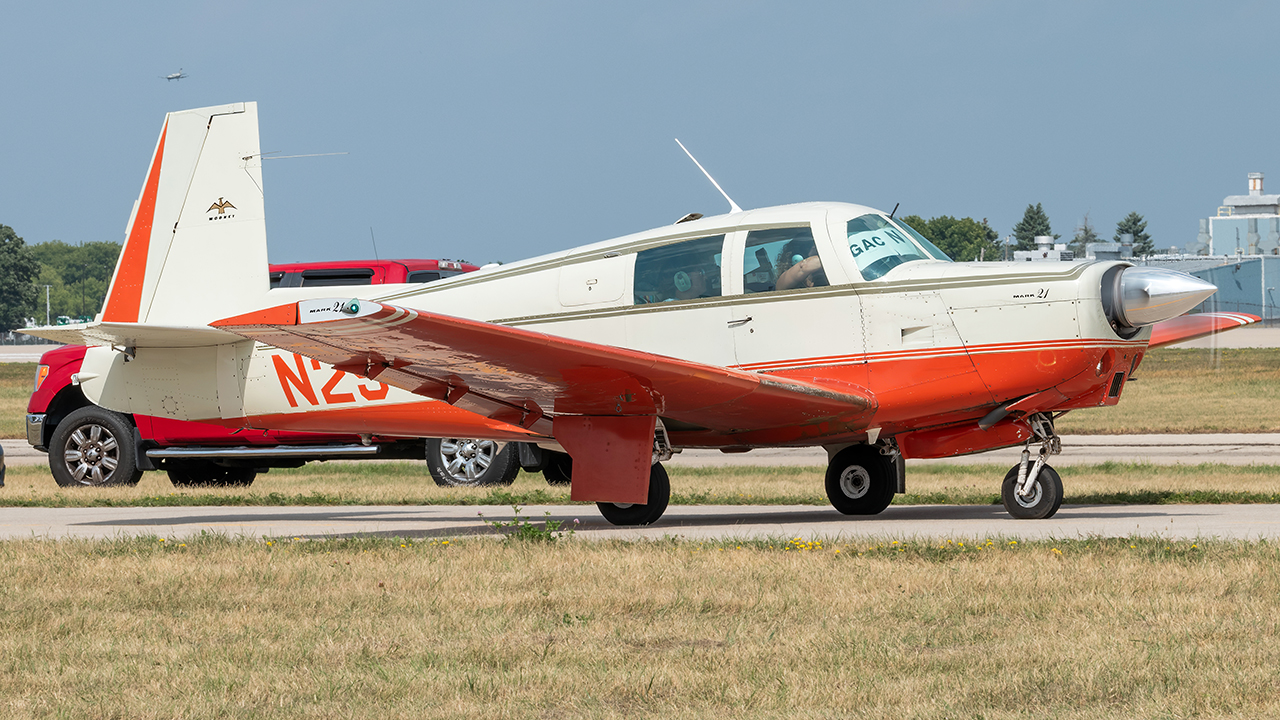 Full size: PRIVATE Mooney M20 N2944L at Wittman Regional Airport
