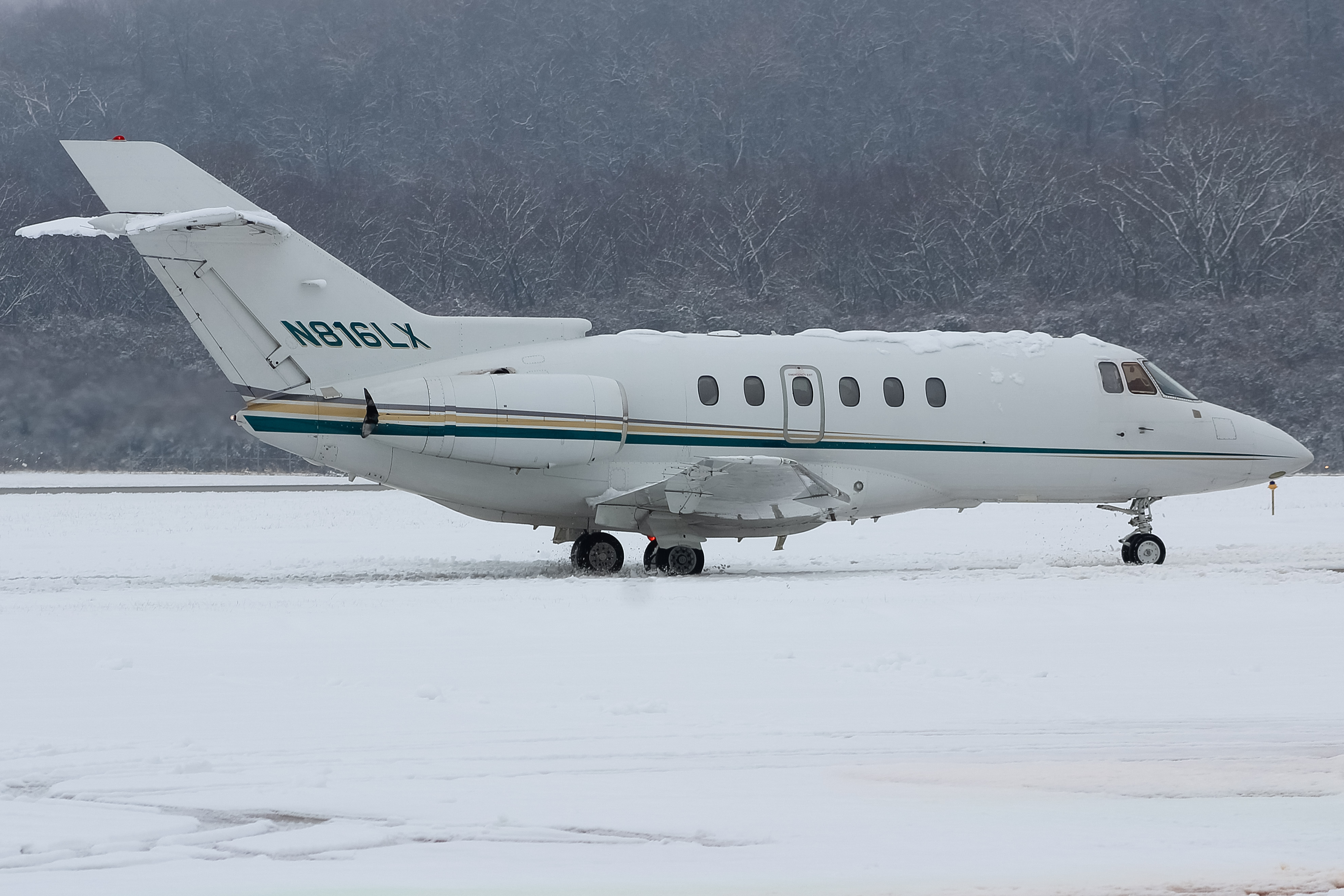 Full size: PRIVATE  Beechcraft Hawker 800XP N816LX at Cincinnati Municipal Airport/Lunken Field