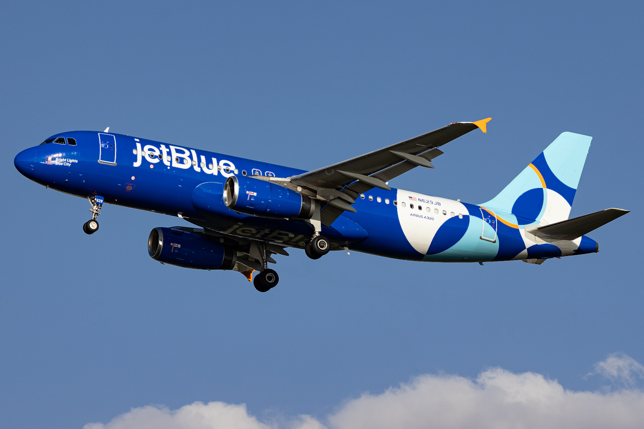 Full size: JetBlue Airways Airbus A320 N629JB at Tampa International Airport