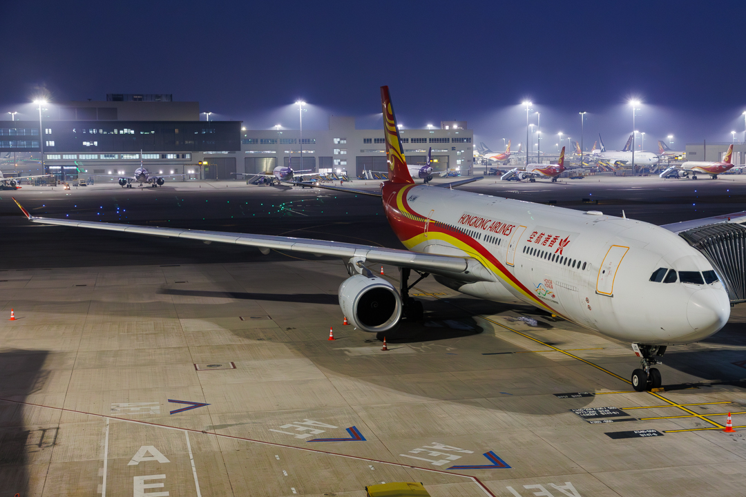 Full size: Hong Kong Airlines Airbus A330-300 B-LHH at Hong Kong International Airport