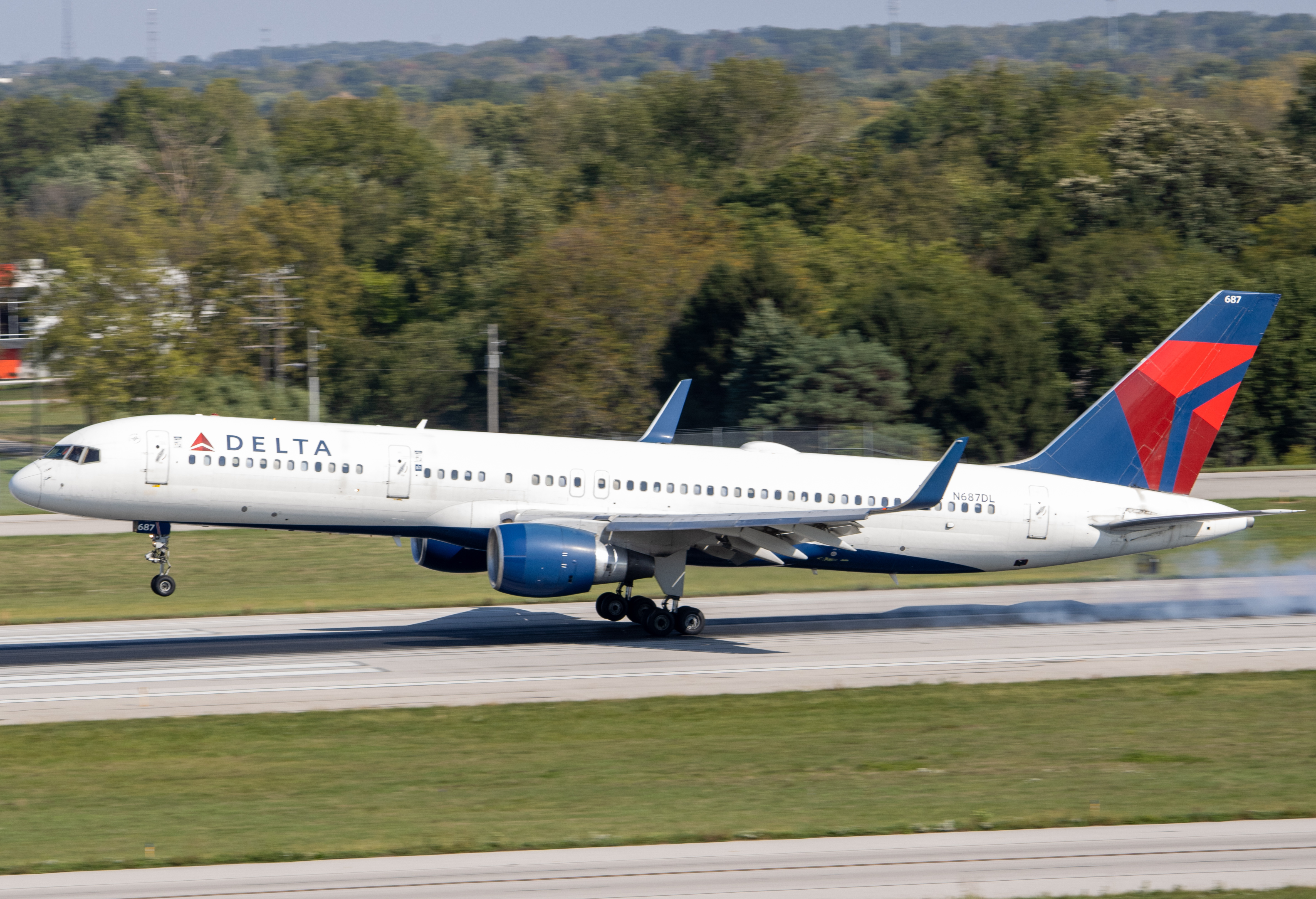 Full size: Delta Airlines Boeing 757-200 N687DL at John Glenn Columbus International Airport