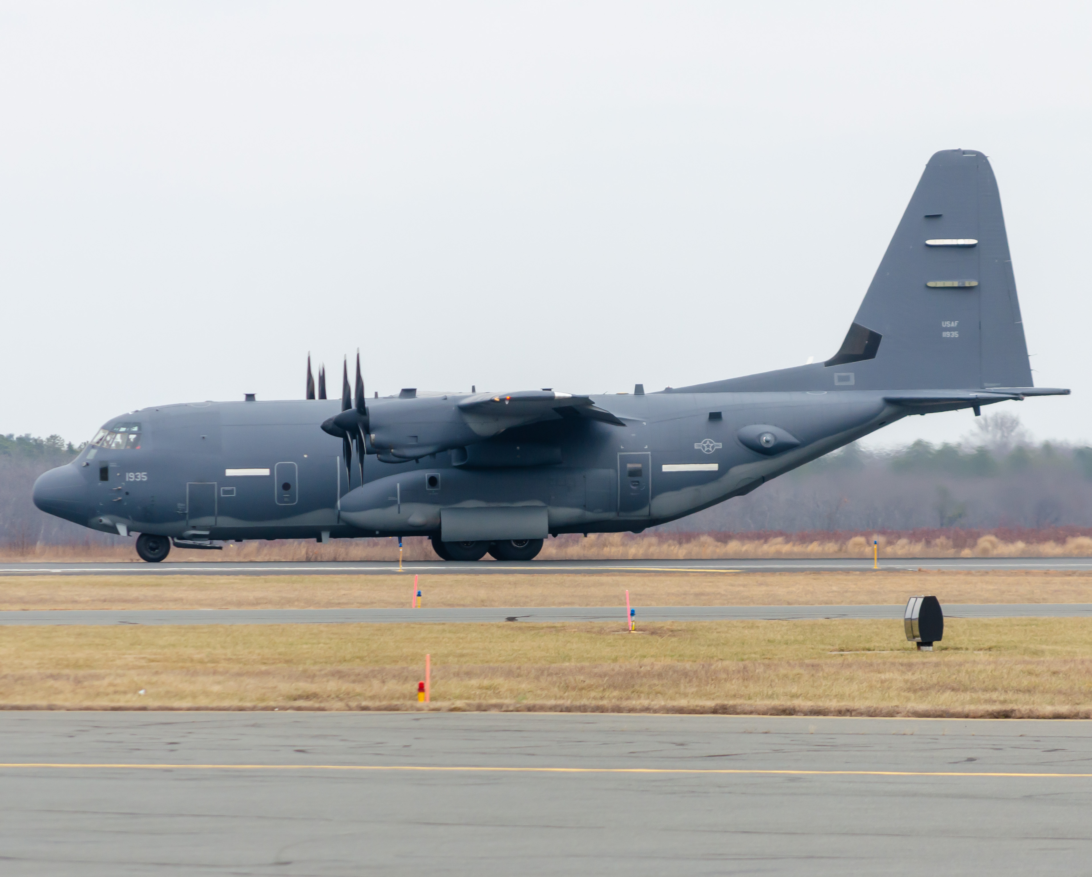 Full size: USAF - United States Air Force Lockheed C-130J Hercules 01-1935 at Atlantic City International Airport