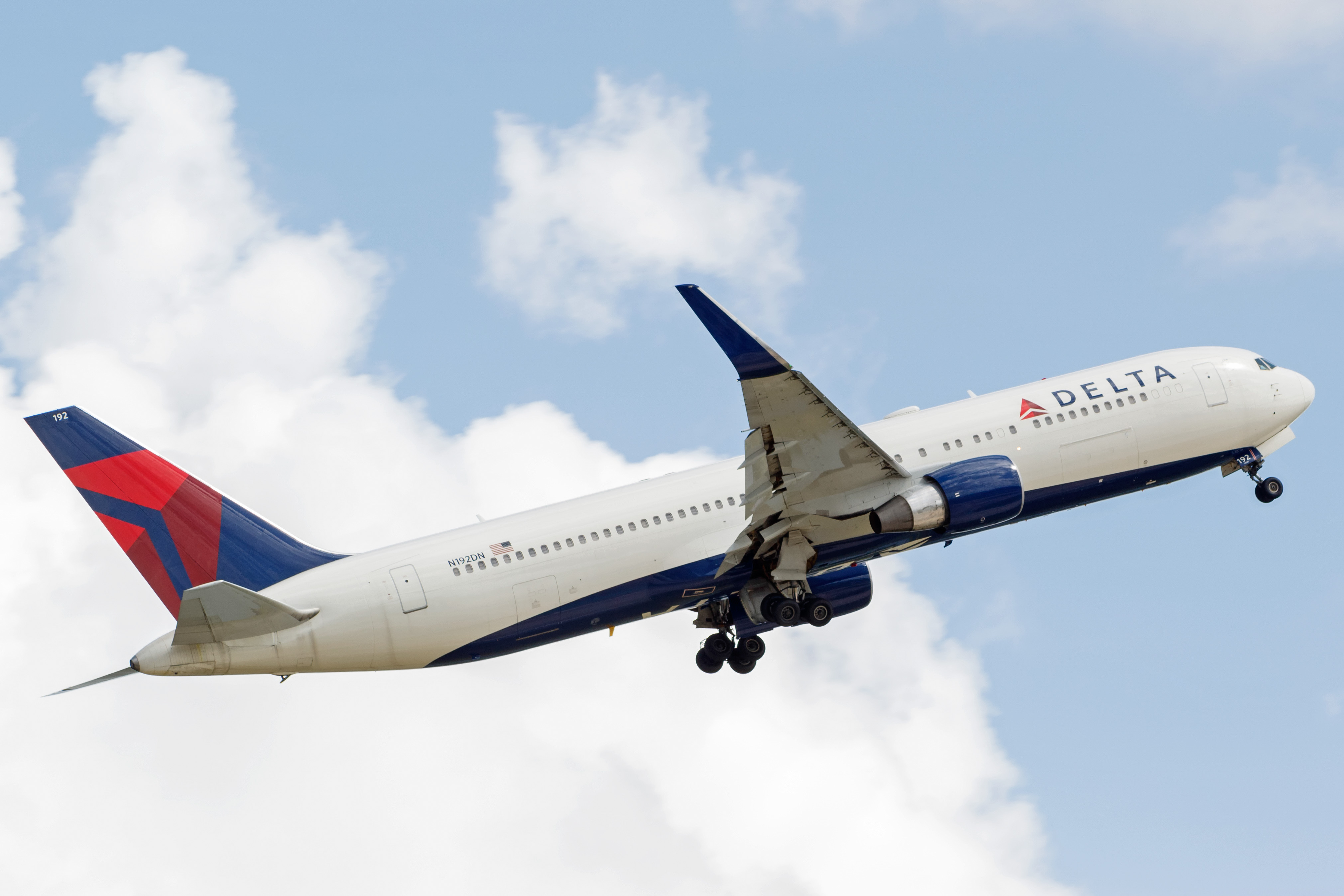 Full size: Delta Airlines Boeing 767-300ER N192DN at Orlando International Airport