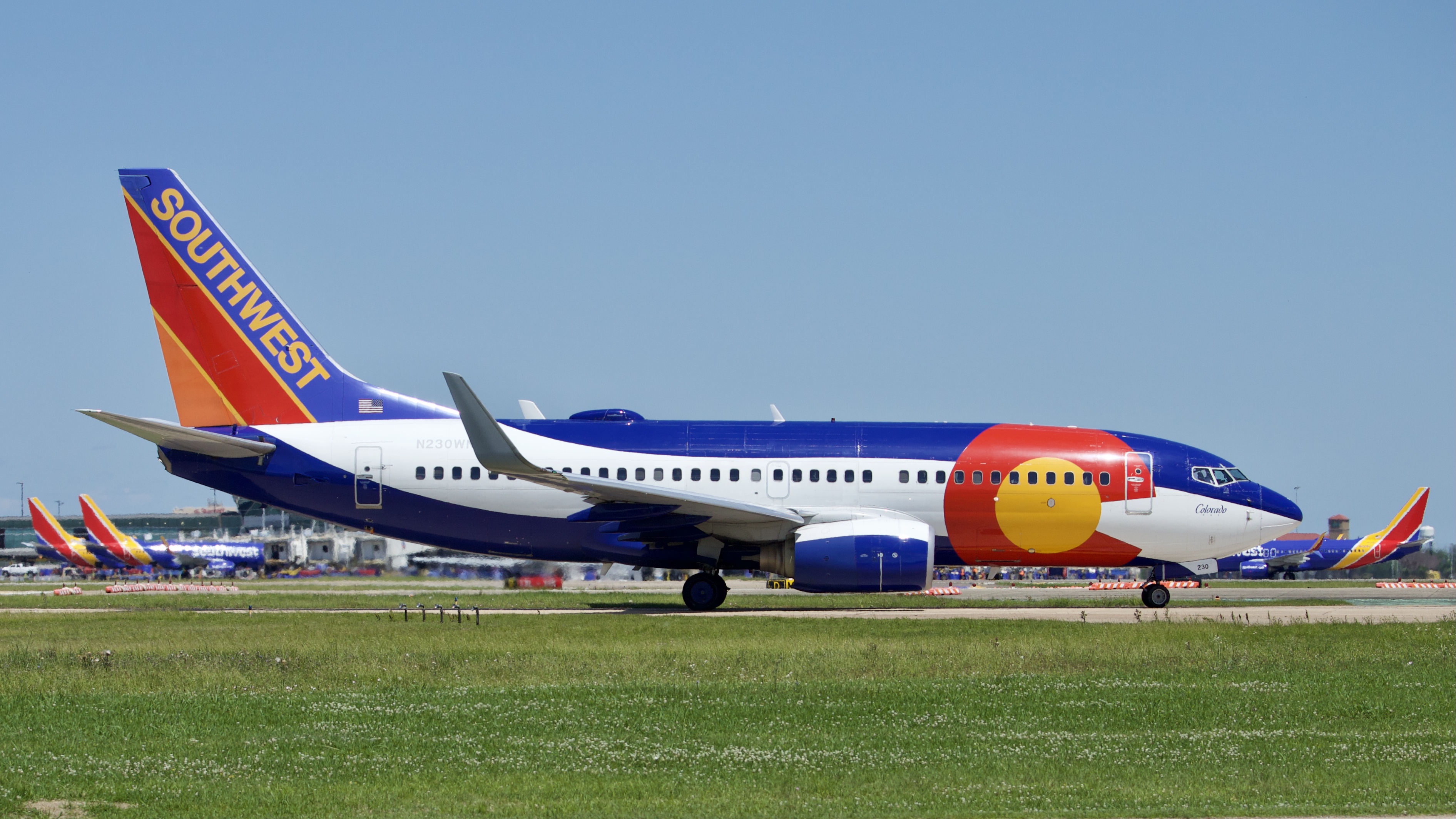 Full size: Southwest Airlines Boeing 737-700 N230WN at William P Hobby Airport