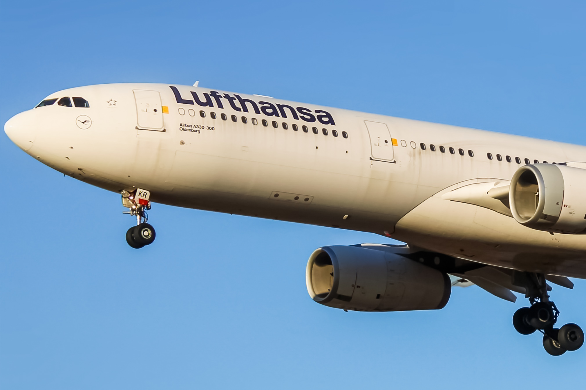 Full size: Lufthansa Airbus A330-300 D-AIKR at Philadelphia International Airport