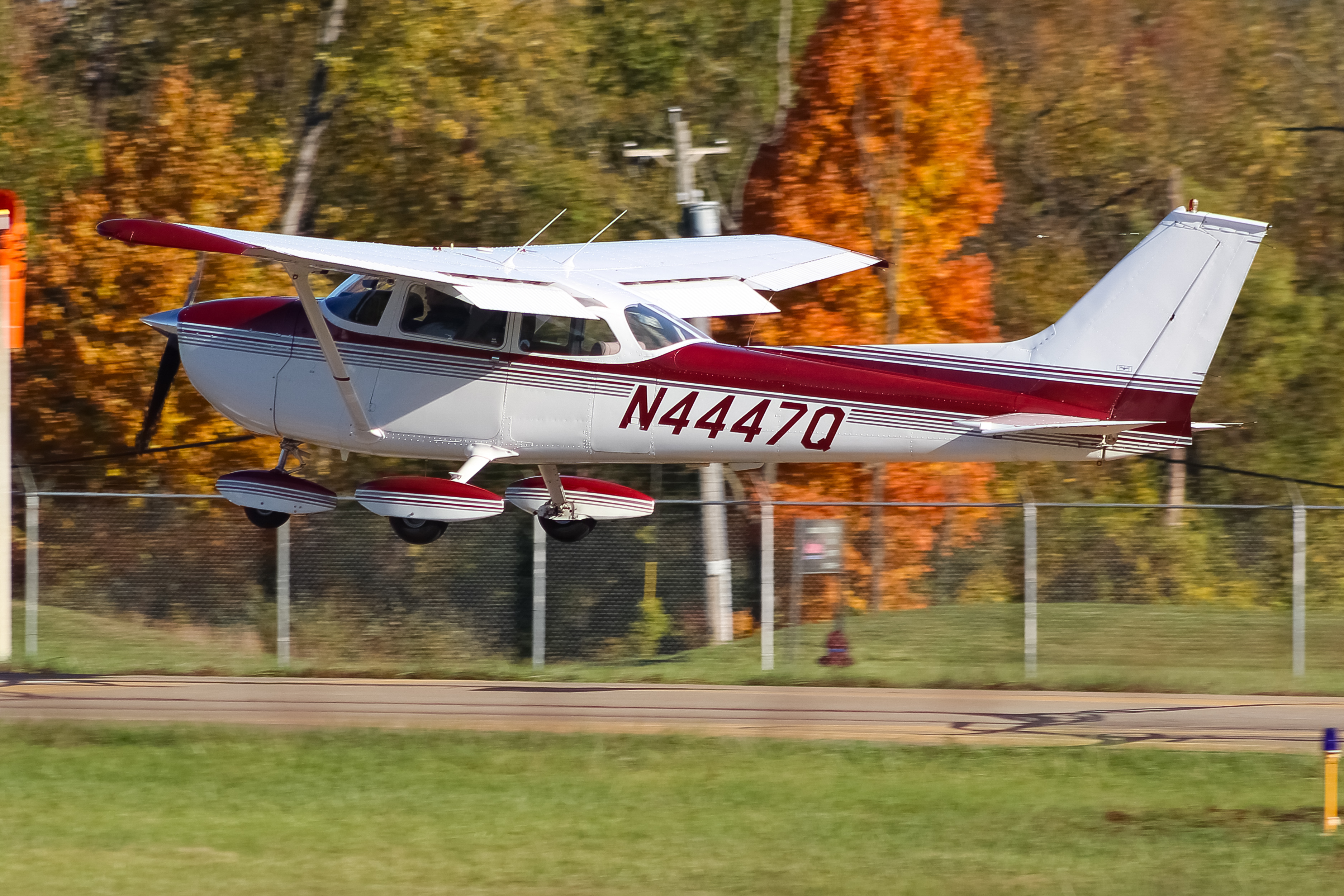 Full size: PRIVATE  Cessna 172 N4447Q at Clermont County Airport