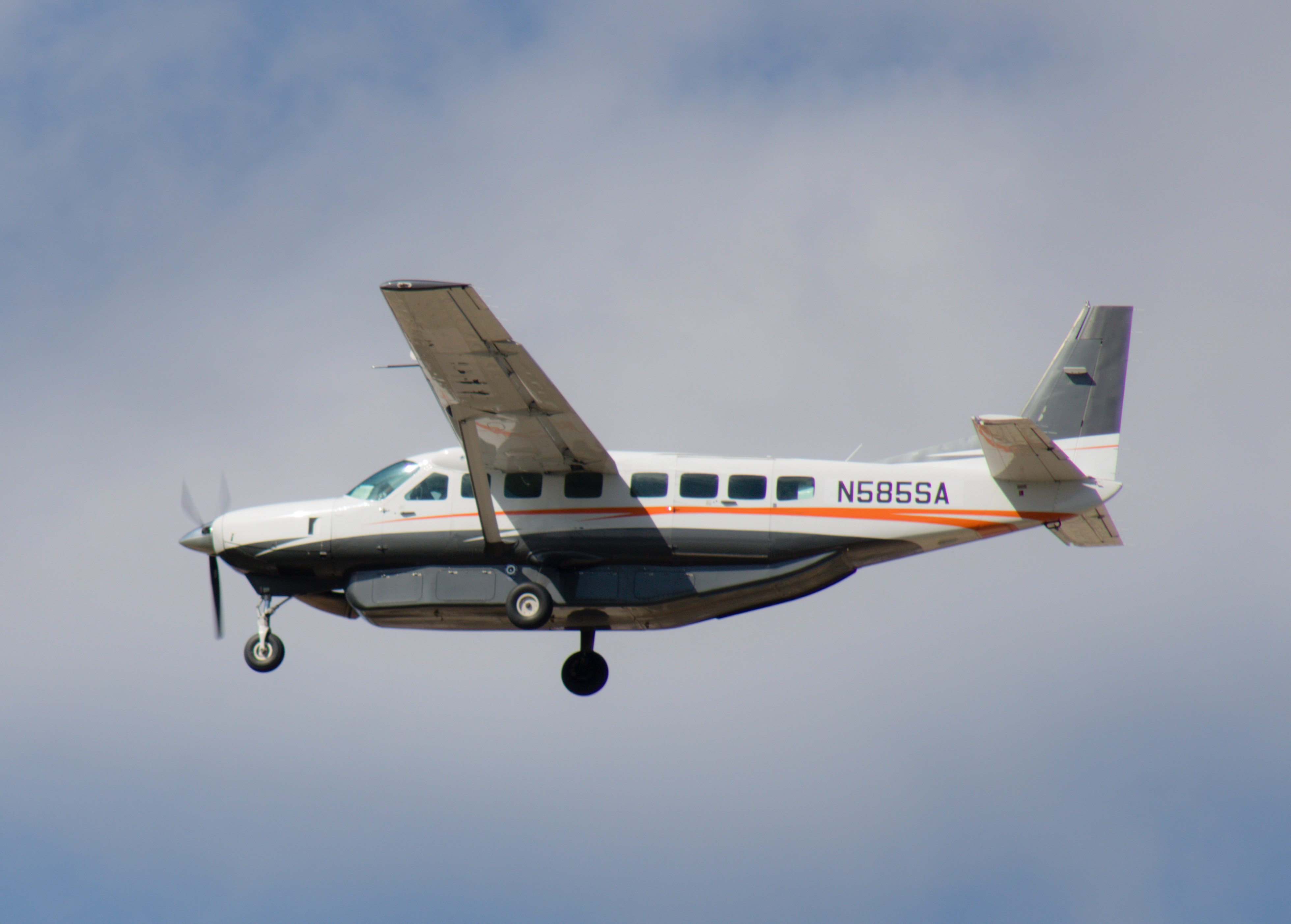 Full size: Gem Air Cessna 208 Grand Caravan N585SA at Boise Air Terminal/Gowen Field