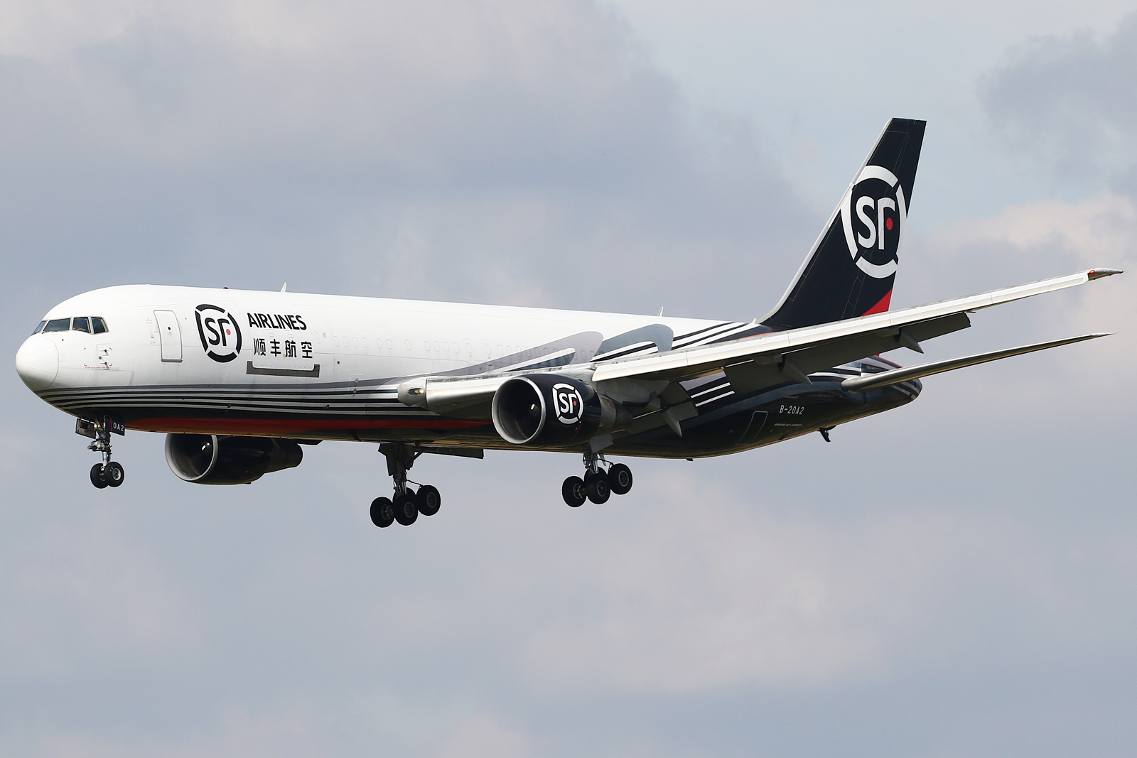 Full size: SF Airlines Boeing 767-36D(ER)(BCF) B-20A2 at Liege Airport