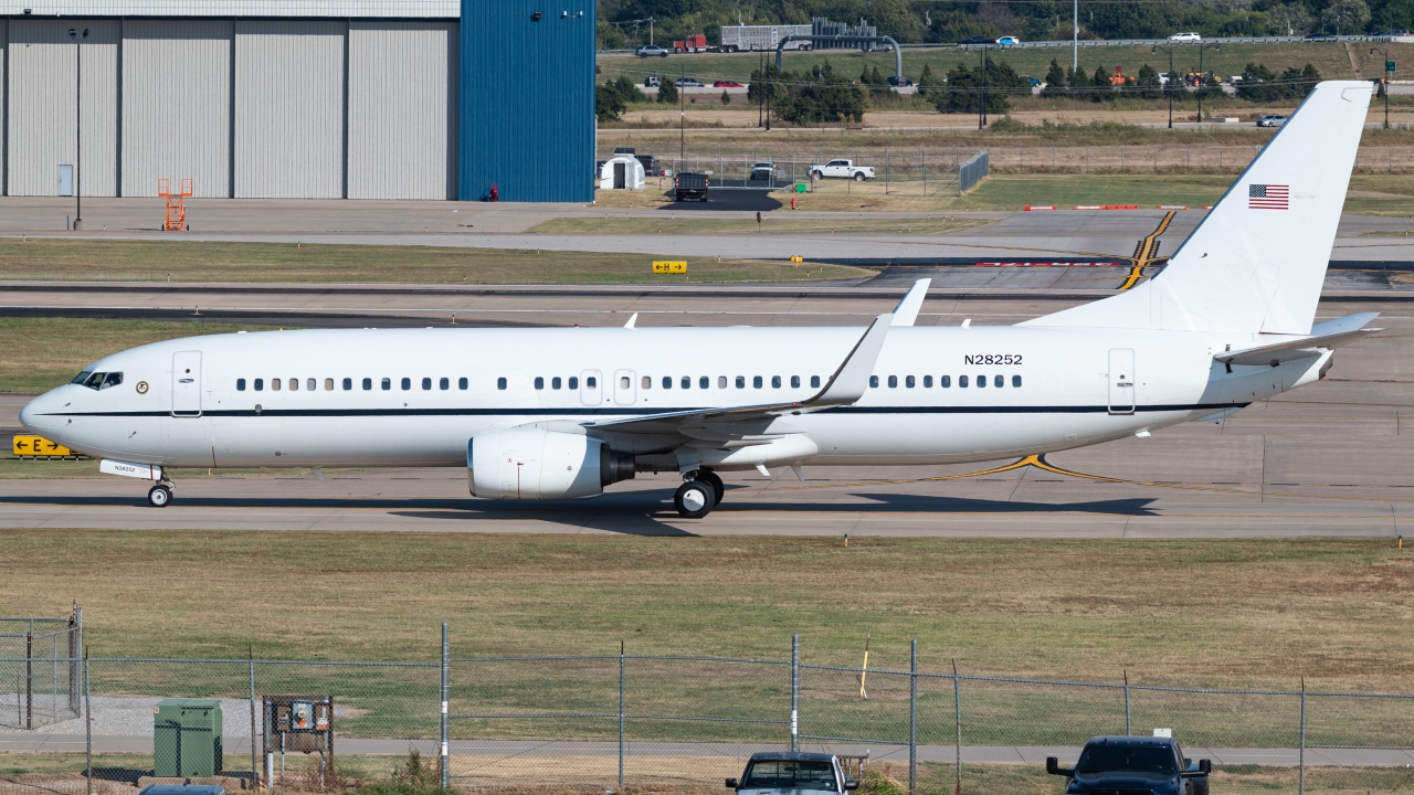 Full size: United States Department of Justice  Boeing 737-800 N28582 at Will Rogers World Airport