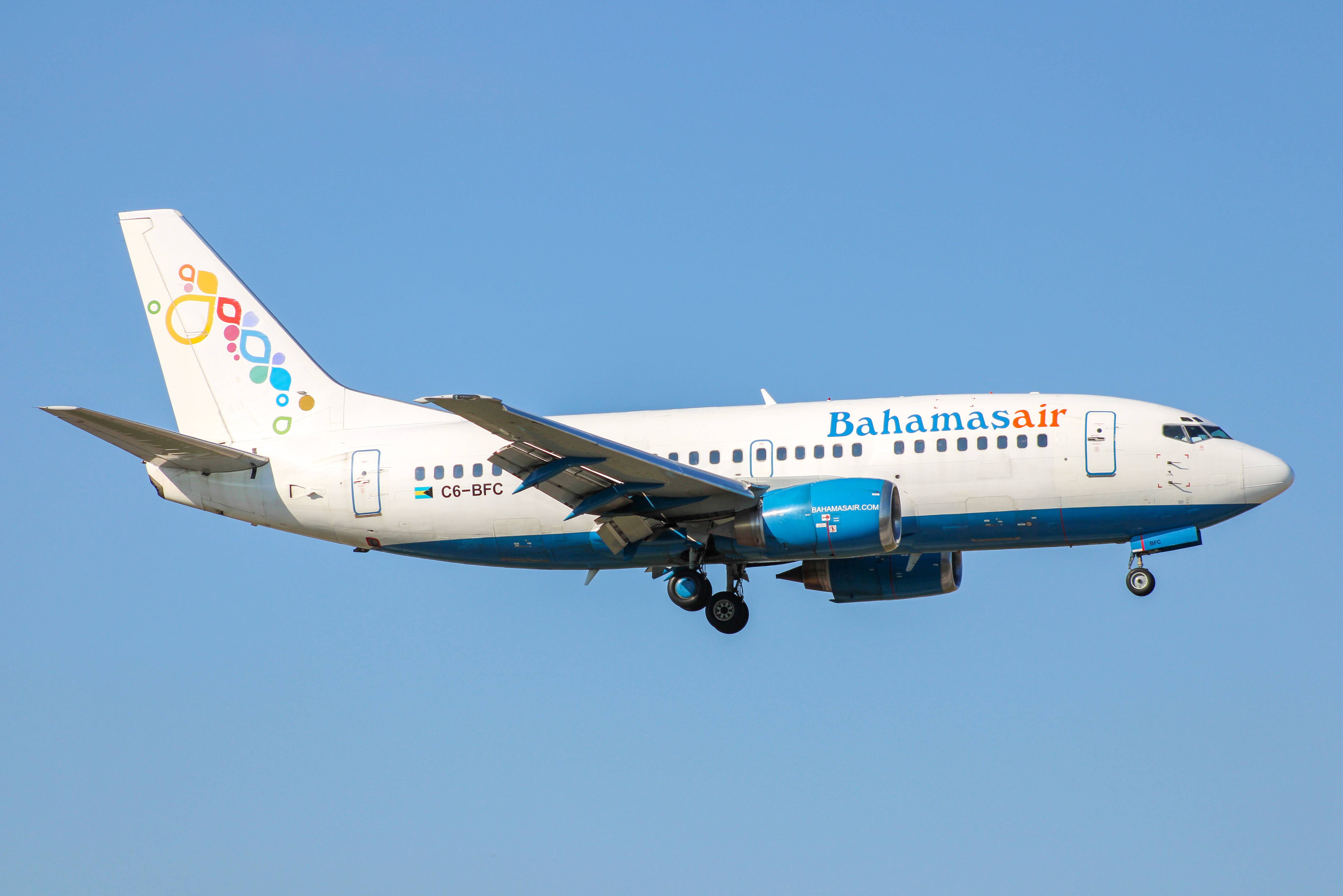 Full size: Bahamas Air Boeing 737-500 C6-BFC at Miami International Airport