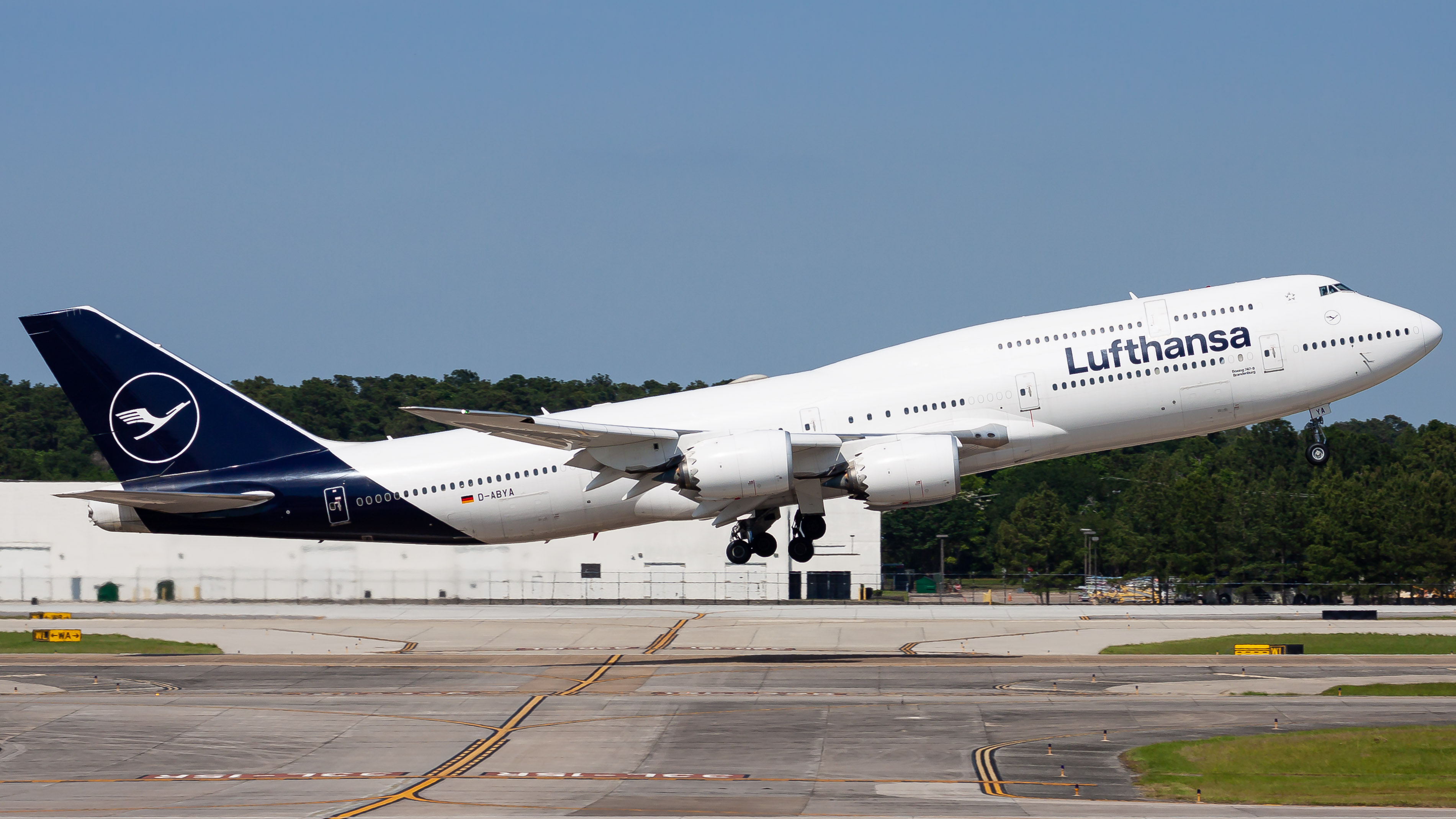 Full size: Lufthansa Boeing 747-8 D-ABYA at Houston-George Bush Intercontinental Airport