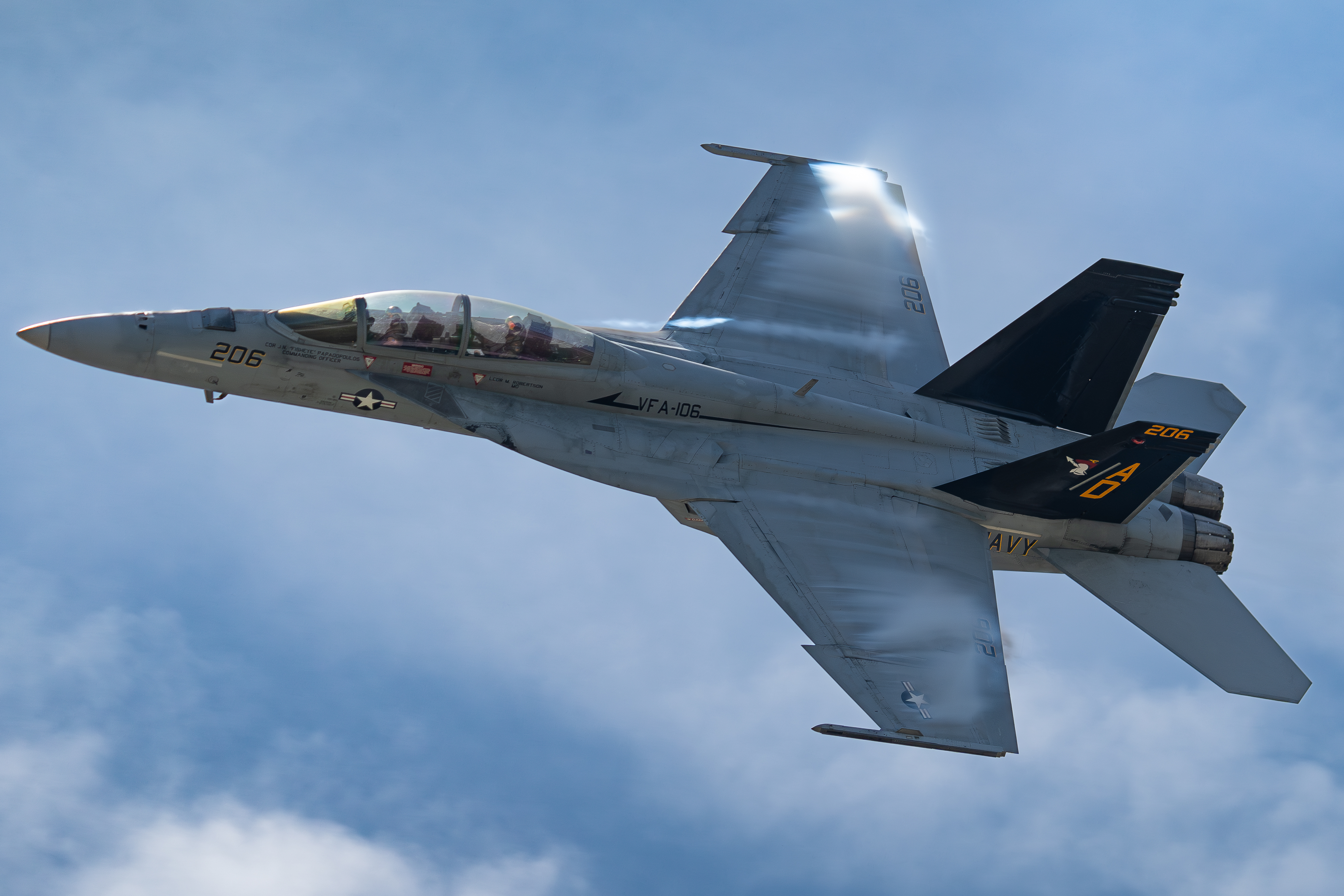Full size: US Navy Boeing F/A-18E/F Super Hornet 165887 at Rickenbacker International Airport