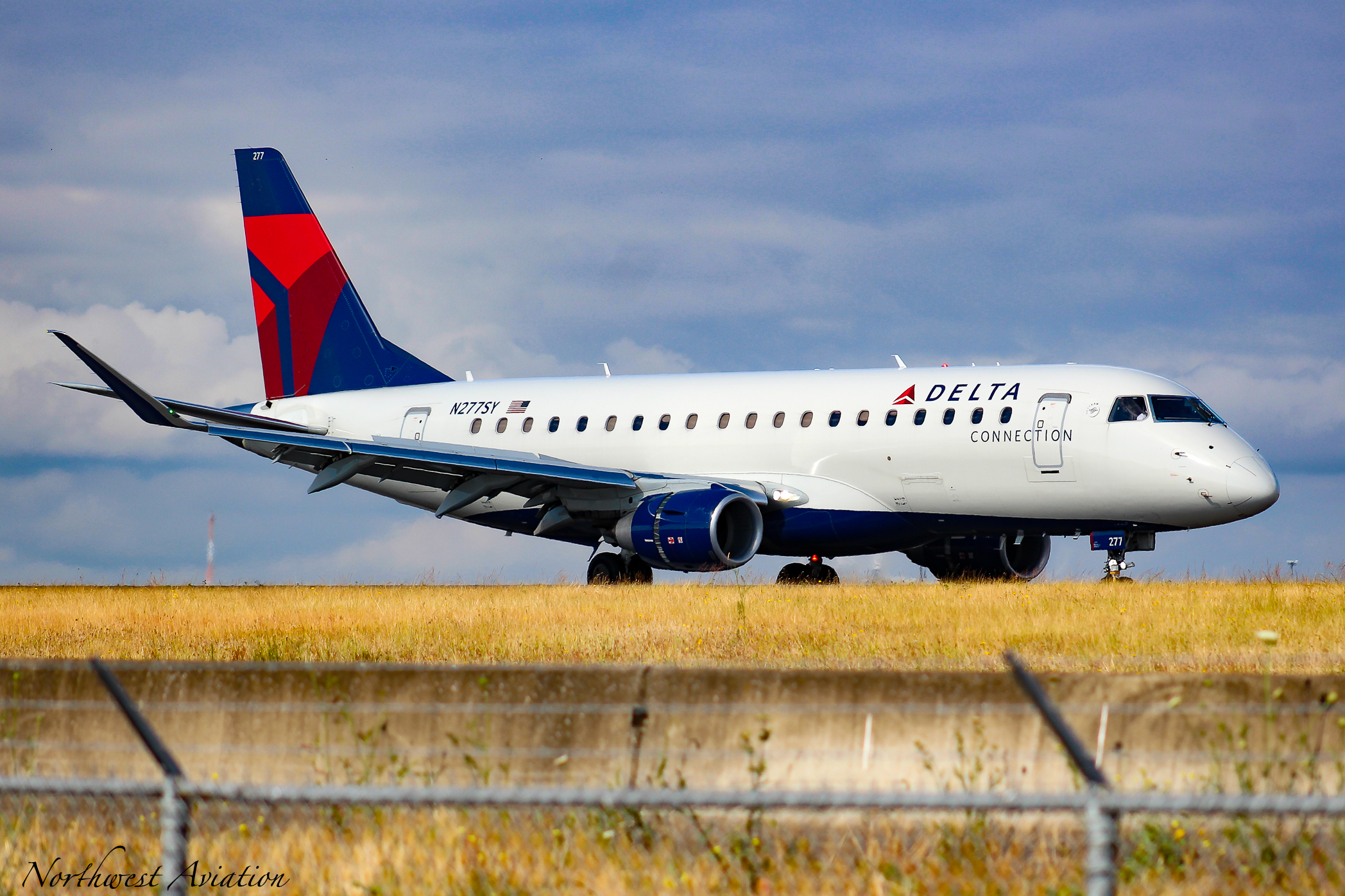Full size: SkyWest Airlines Embraer E175 N277SY at Seattle-Tacoma International Airport