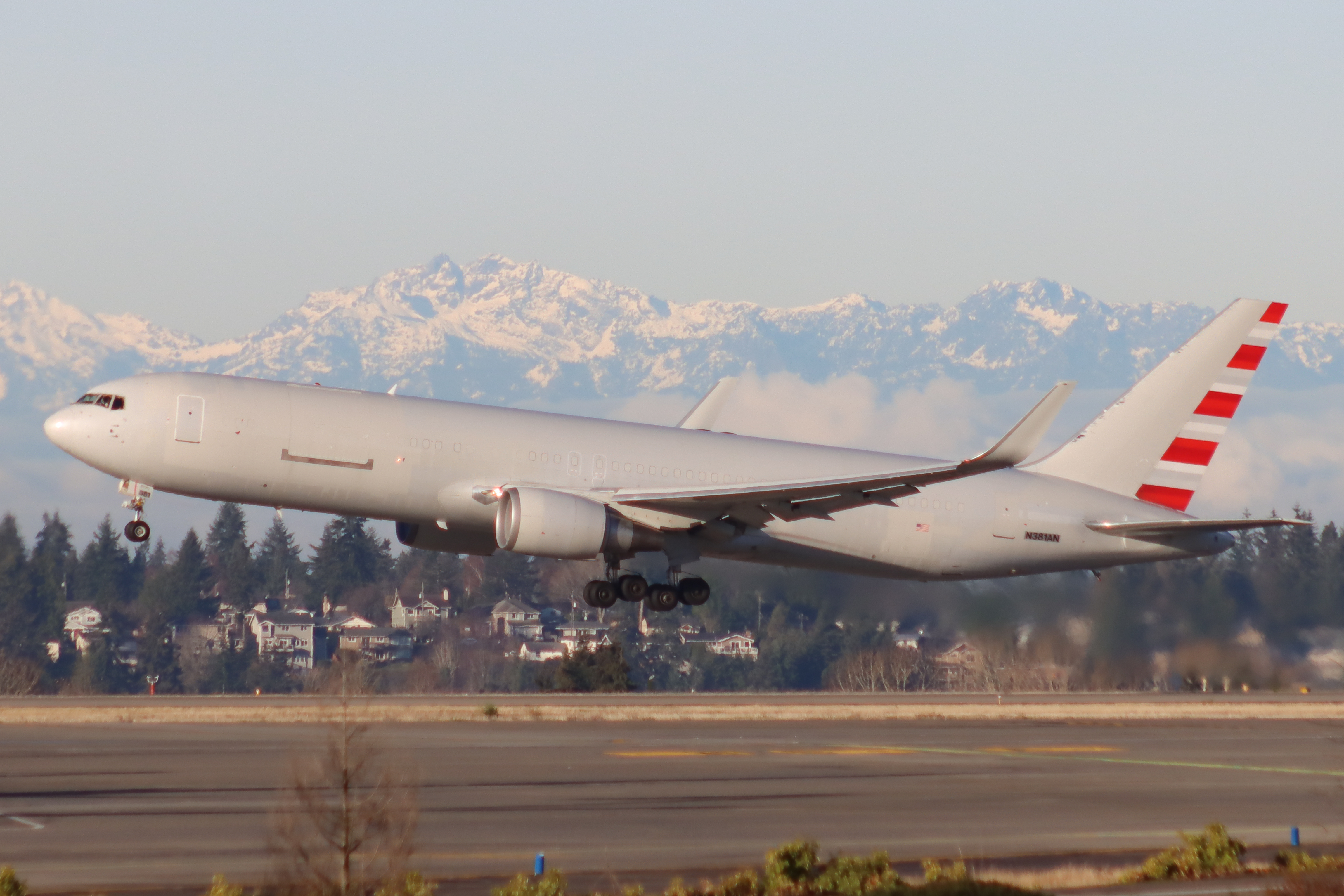Full size: Air Transport International Boeing 767-300F N381AN at Seattle-Tacoma International Airport