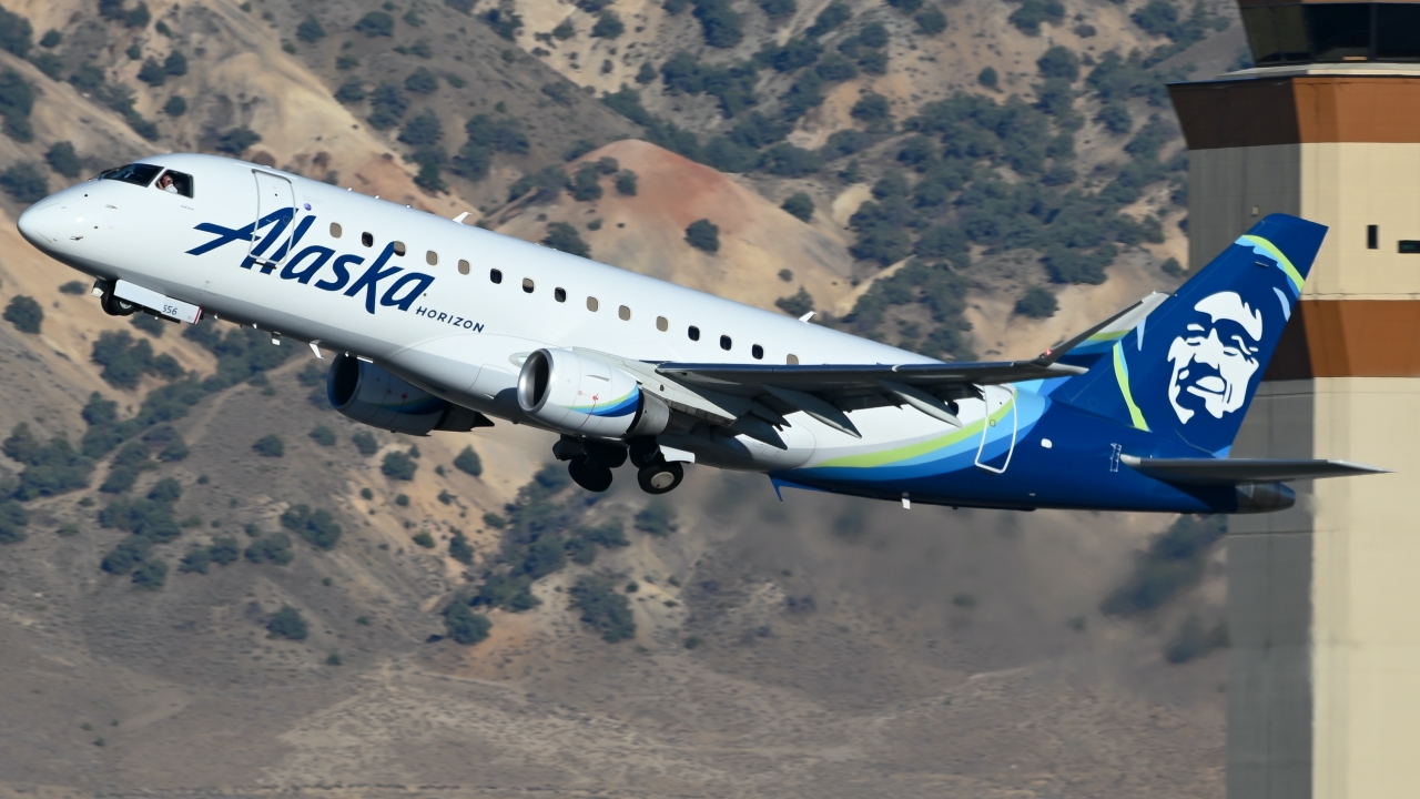 Full size: Alaska Airlines Embraer E175 N656QX at Reno/Tahoe International Airport